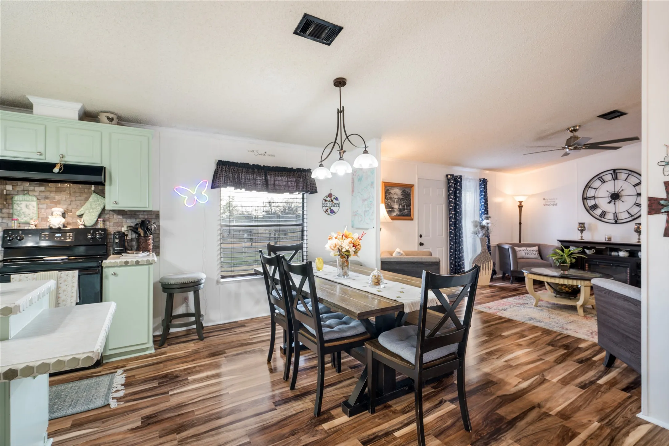 Mobile Home For Sale in Wise County , 549 County Road 4733, Rhome, Texas 76078, 6 Bedroom, 3 Bathroom, Garage spaces, 2,016 Sqft, built in 2007, mls#21396394, Real Estate Agent in Rhome, Homes For Sale in Wise county, Homes For Sale in Rhome, Realtor in Rhome Texas, Real Estate Brokerage Independent Realty Texas, Luminita Cordes Realtor