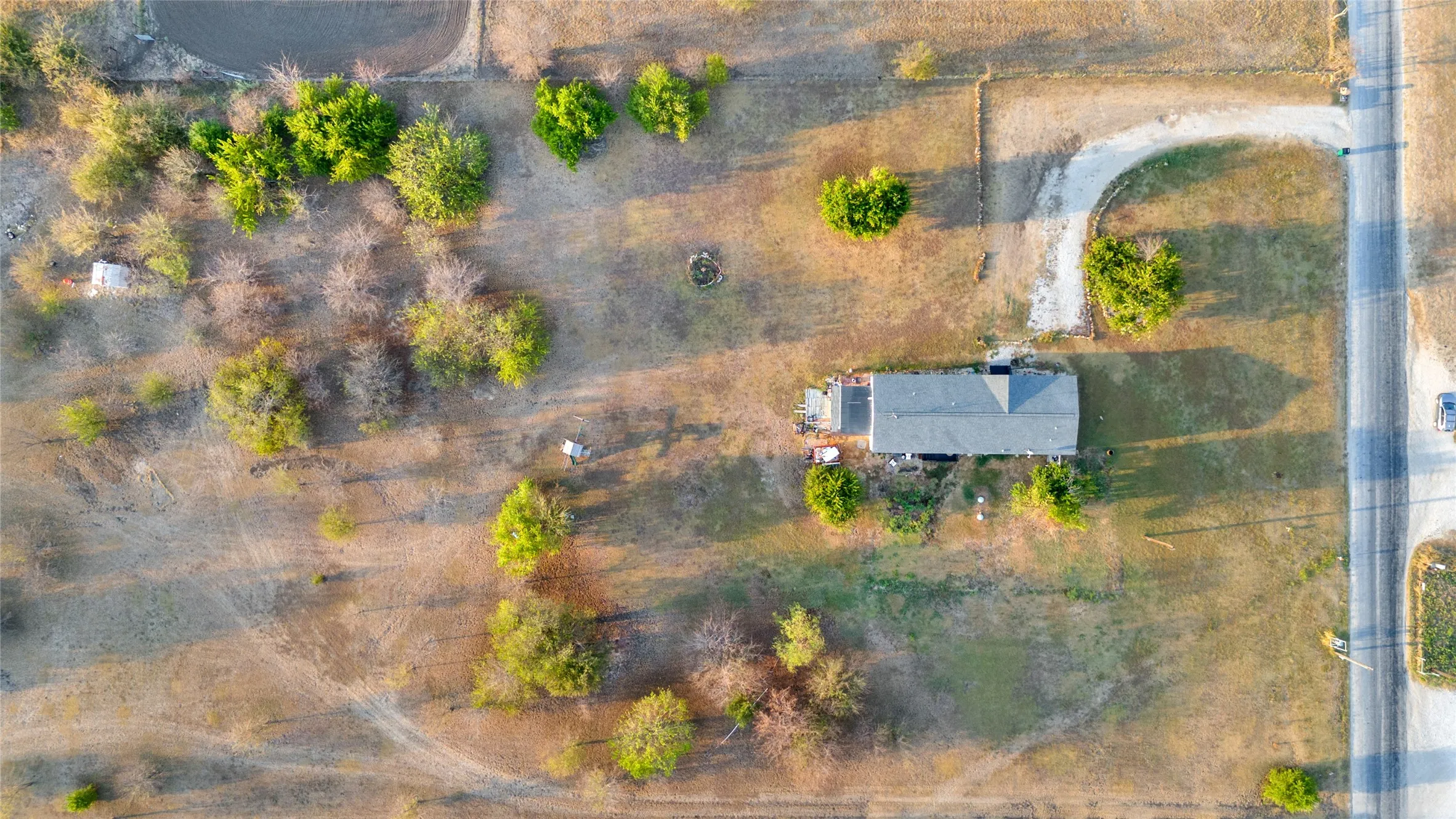 Mobile Home For Sale in Wise County , 549 County Road 4733, Rhome, Texas 76078, 6 Bedroom, 3 Bathroom, Garage spaces, 2,016 Sqft, built in 2007, mls#21396394, Real Estate Agent in Rhome, Homes For Sale in Wise county, Homes For Sale in Rhome, Realtor in Rhome Texas, Real Estate Brokerage Independent Realty Texas, Luminita Cordes Realtor