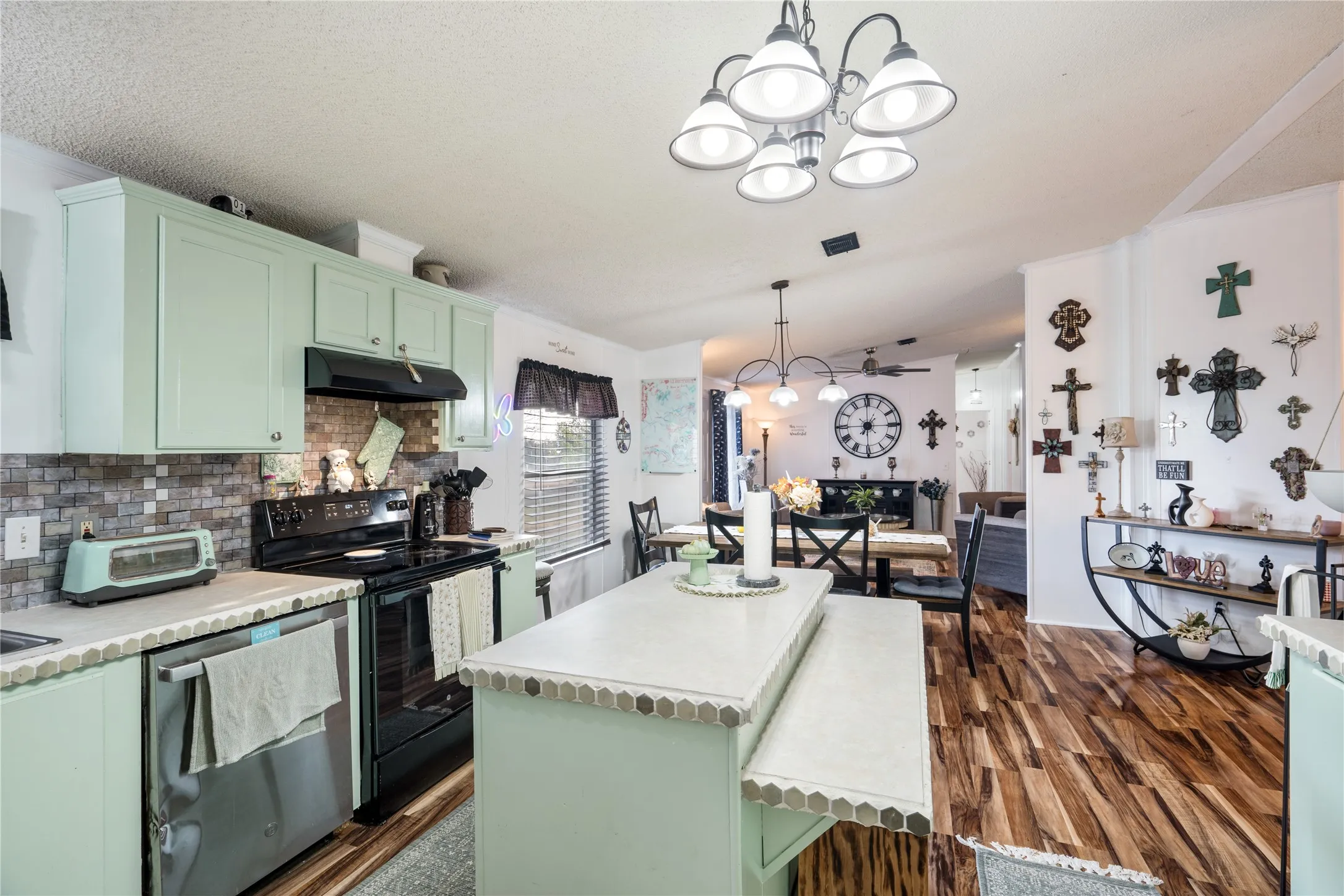 Mobile Home For Sale in Wise County , 549 County Road 4733, Rhome, Texas 76078, 6 Bedroom, 3 Bathroom, Garage spaces, 2,016 Sqft, built in 2007, mls#21396394, Real Estate Agent in Rhome, Homes For Sale in Wise county, Homes For Sale in Rhome, Realtor in Rhome Texas, Real Estate Brokerage Independent Realty Texas, Luminita Cordes Realtor