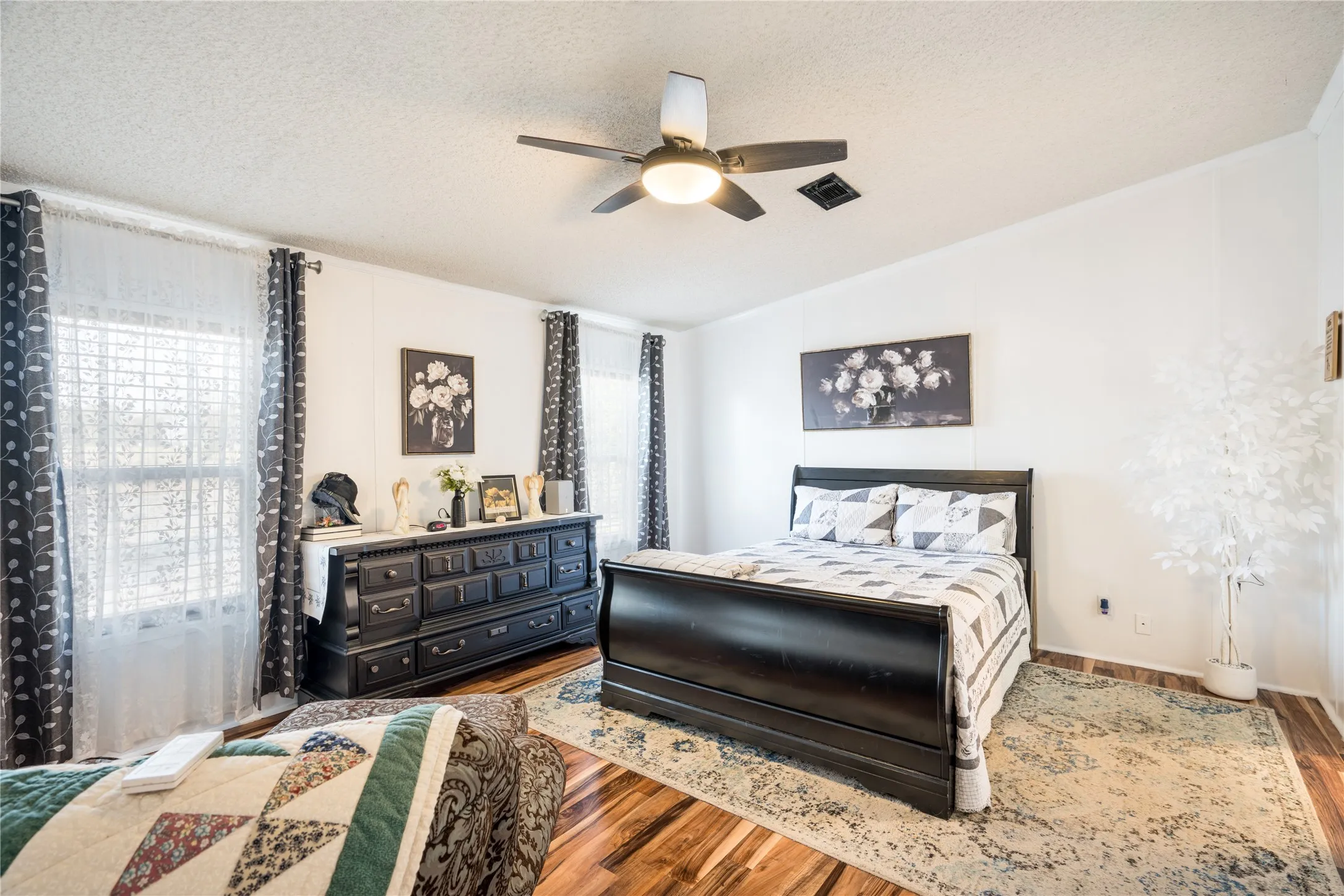 Mobile Home For Sale in Wise County , 549 County Road 4733, Rhome, Texas 76078, 6 Bedroom, 3 Bathroom, Garage spaces, 2,016 Sqft, built in 2007, mls#21396394, Real Estate Agent in Rhome, Homes For Sale in Wise county, Homes For Sale in Rhome, Realtor in Rhome Texas, Real Estate Brokerage Independent Realty Texas, Luminita Cordes Realtor