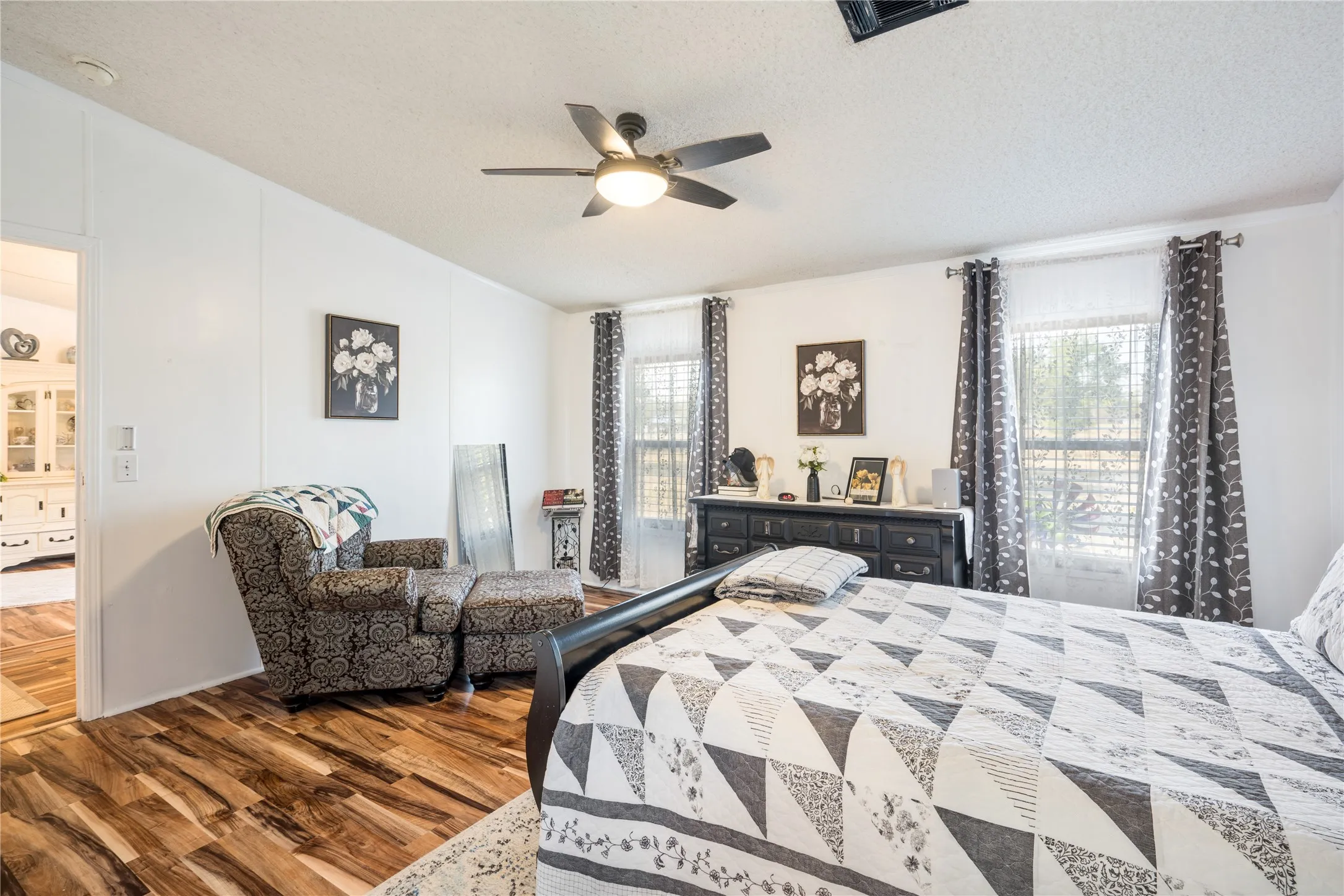 Mobile Home For Sale in Wise County , 549 County Road 4733, Rhome, Texas 76078, 6 Bedroom, 3 Bathroom, Garage spaces, 2,016 Sqft, built in 2007, mls#21396394, Real Estate Agent in Rhome, Homes For Sale in Wise county, Homes For Sale in Rhome, Realtor in Rhome Texas, Real Estate Brokerage Independent Realty Texas, Luminita Cordes Realtor