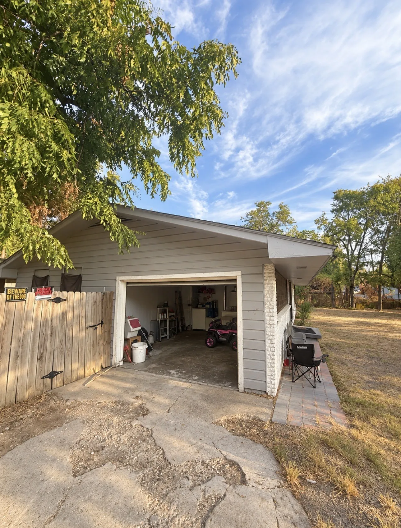 Single Family Residence For Sale in Dallas County , 6840 Timothy Drive, Dallas, Texas 75227, 3 Bedroom, 2 Bathroom, 1 Garage spaces, 2,249 Sqft, built in 1953, mls#21396777, Real Estate Agent in Dallas, Homes For Sale in Dallas county, Homes For Sale in Dallas, Realtor in Dallas Texas, Real Estate Brokerage Independent Realty Texas, Luminita Cordes Realtor