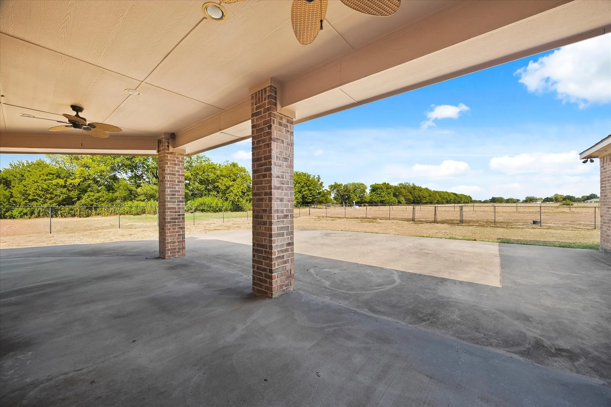 Single Family Residence For Sale in Collin County , 5910 State Highway 78 N, Farmersville, Texas 75442, 5 Bedroom, 4 Bathroom, 2 Garage spaces, 3,041 Sqft, built in 2005, mls#21396788, Real Estate Agent in Farmersville, Homes For Sale in Collin county, Homes For Sale in Farmersville, Realtor in Farmersville Texas, Real Estate Brokerage Independent Realty Texas, Luminita Cordes Realtor