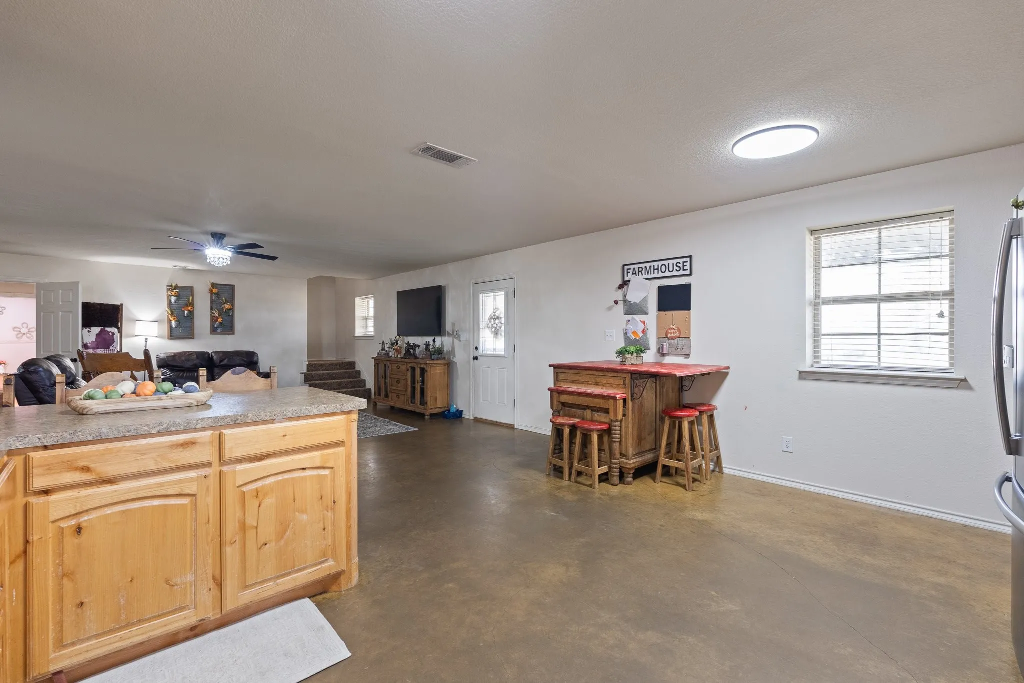 Single Family Residence For Sale in Johnson County , 685 County Road 1102, Rio Vista, Texas 76093, 5 Bedroom, 3 Bathroom, Garage spaces, 2,800 Sqft, built in 2013, mls#21396357, Real Estate Agent in Rio Vista, Homes For Sale in Johnson county, Homes For Sale in Rio Vista, Realtor in Rio Vista Texas, Real Estate Brokerage Independent Realty Texas, Luminita Cordes Realtor