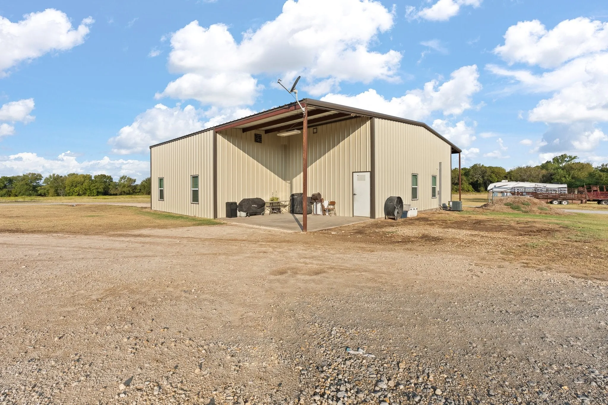 Single Family Residence For Sale in Johnson County , 685 County Road 1102, Rio Vista, Texas 76093, 5 Bedroom, 3 Bathroom, Garage spaces, 2,800 Sqft, built in 2013, mls#21396357, Real Estate Agent in Rio Vista, Homes For Sale in Johnson county, Homes For Sale in Rio Vista, Realtor in Rio Vista Texas, Real Estate Brokerage Independent Realty Texas, Luminita Cordes Realtor