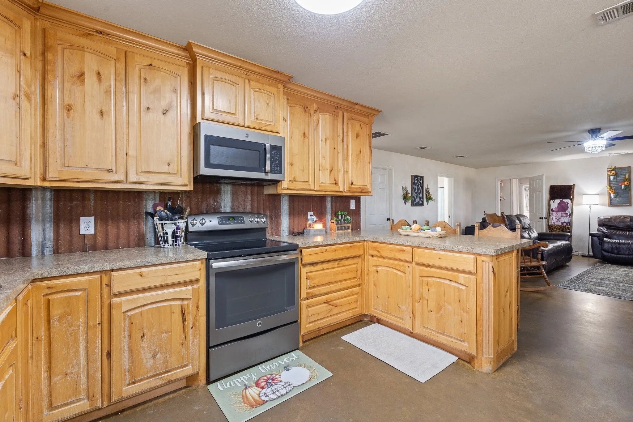 Single Family Residence For Sale in Johnson County , 685 County Road 1102, Rio Vista, Texas 76093, 5 Bedroom, 3 Bathroom, Garage spaces, 2,800 Sqft, built in 2013, mls#21396357, Real Estate Agent in Rio Vista, Homes For Sale in Johnson county, Homes For Sale in Rio Vista, Realtor in Rio Vista Texas, Real Estate Brokerage Independent Realty Texas, Luminita Cordes Realtor