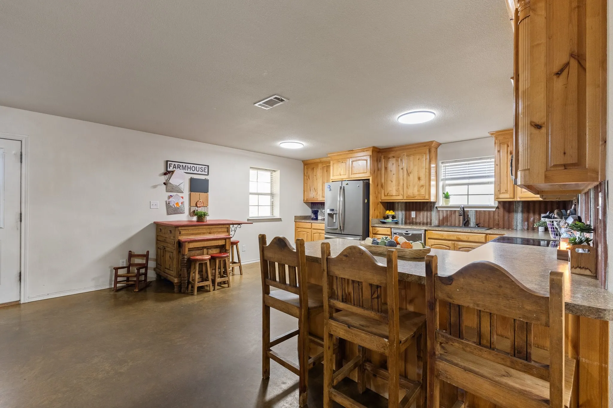 Single Family Residence For Sale in Johnson County , 685 County Road 1102, Rio Vista, Texas 76093, 5 Bedroom, 3 Bathroom, Garage spaces, 2,800 Sqft, built in 2013, mls#21396357, Real Estate Agent in Rio Vista, Homes For Sale in Johnson county, Homes For Sale in Rio Vista, Realtor in Rio Vista Texas, Real Estate Brokerage Independent Realty Texas, Luminita Cordes Realtor