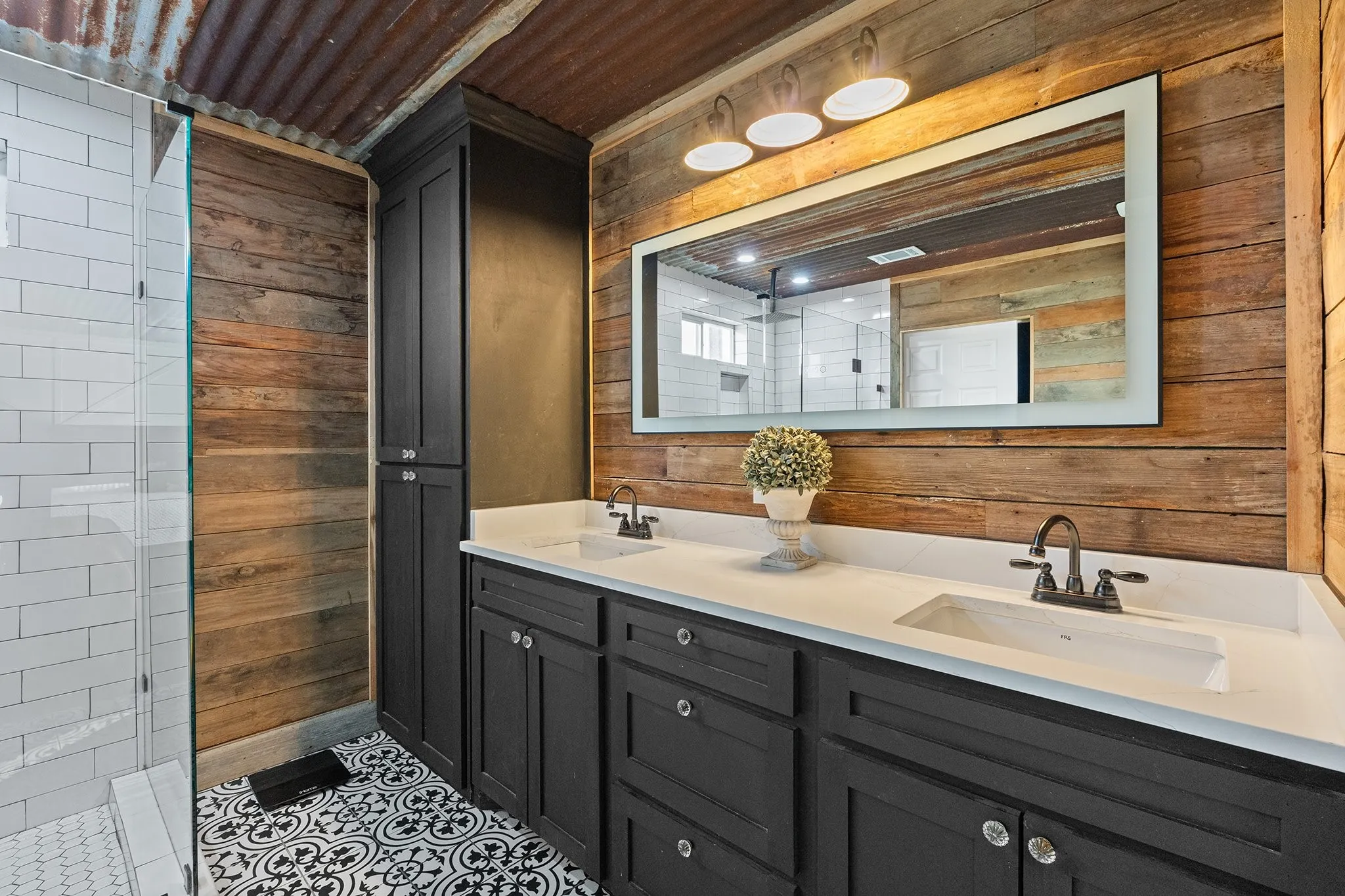 Beautiful rustic chic bathroom.