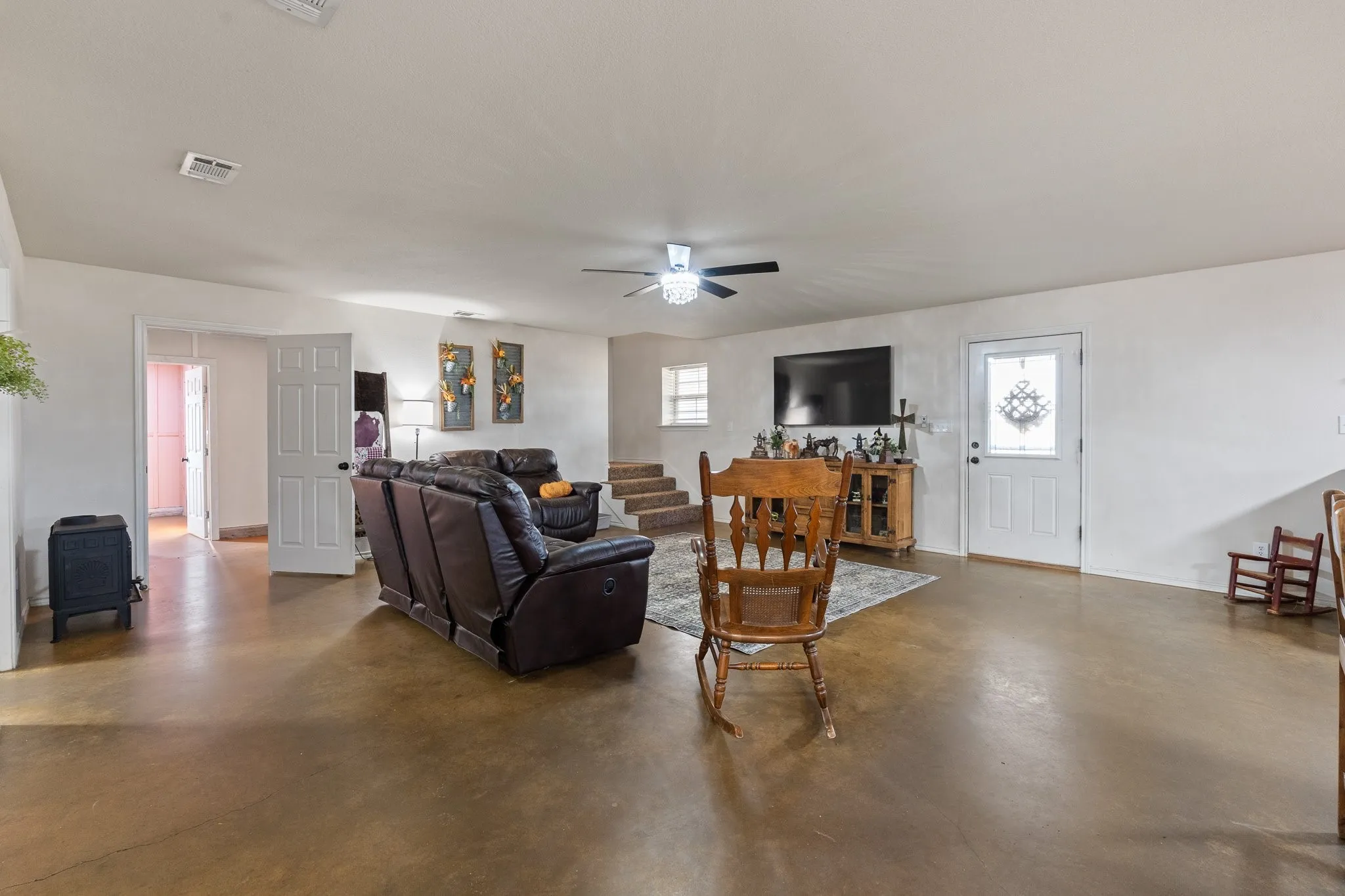 Single Family Residence For Sale in Johnson County , 685 County Road 1102, Rio Vista, Texas 76093, 5 Bedroom, 3 Bathroom, Garage spaces, 2,800 Sqft, built in 2013, mls#21396357, Real Estate Agent in Rio Vista, Homes For Sale in Johnson county, Homes For Sale in Rio Vista, Realtor in Rio Vista Texas, Real Estate Brokerage Independent Realty Texas, Luminita Cordes Realtor