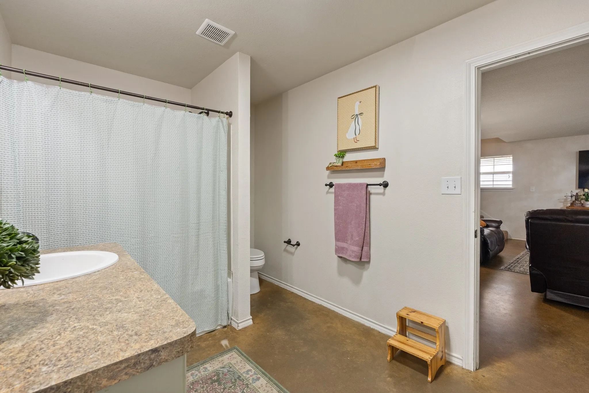 Single Family Residence For Sale in Johnson County , 685 County Road 1102, Rio Vista, Texas 76093, 5 Bedroom, 3 Bathroom, Garage spaces, 2,800 Sqft, built in 2013, mls#21396357, Real Estate Agent in Rio Vista, Homes For Sale in Johnson county, Homes For Sale in Rio Vista, Realtor in Rio Vista Texas, Real Estate Brokerage Independent Realty Texas, Luminita Cordes Realtor