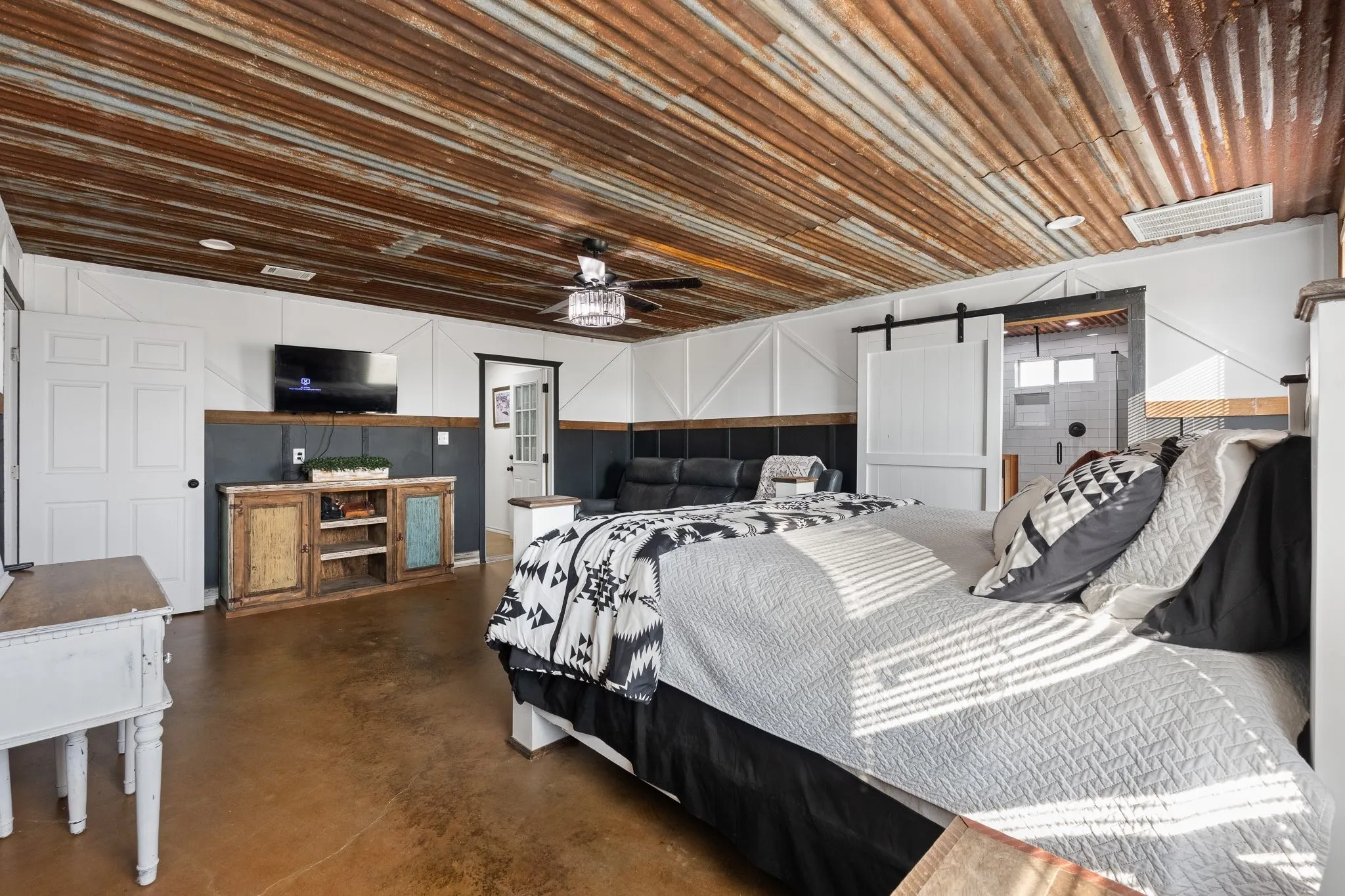 Single Family Residence For Sale in Johnson County , 685 County Road 1102, Rio Vista, Texas 76093, 5 Bedroom, 3 Bathroom, Garage spaces, 2,800 Sqft, built in 2013, mls#21396357, Real Estate Agent in Rio Vista, Homes For Sale in Johnson county, Homes For Sale in Rio Vista, Realtor in Rio Vista Texas, Real Estate Brokerage Independent Realty Texas, Luminita Cordes Realtor