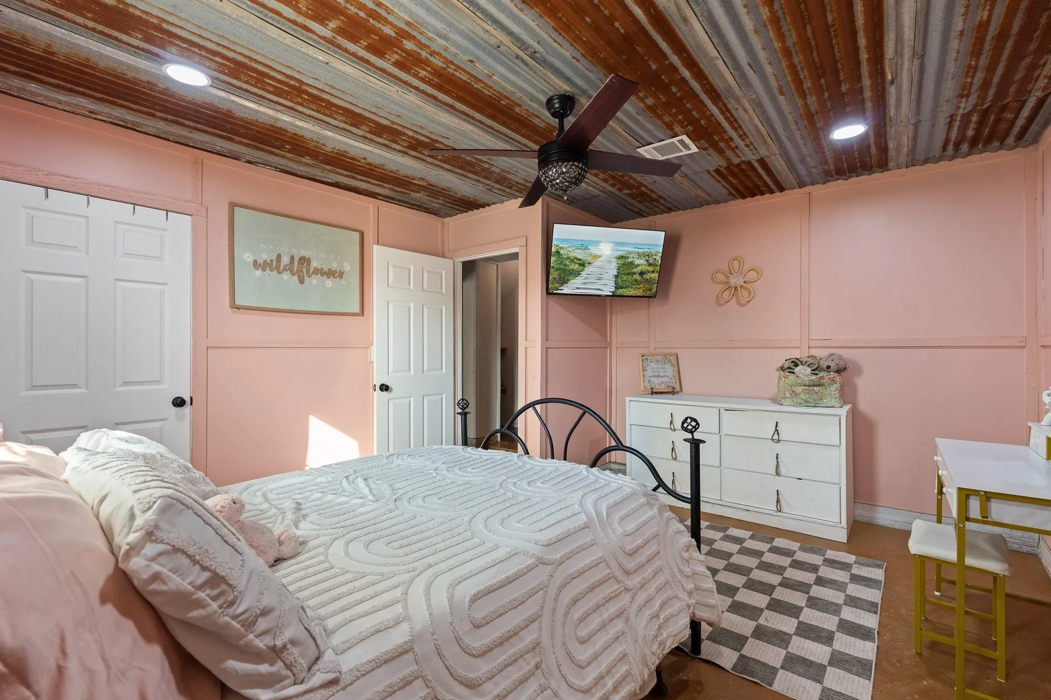 Single Family Residence For Sale in Johnson County , 685 County Road 1102, Rio Vista, Texas 76093, 5 Bedroom, 3 Bathroom, Garage spaces, 2,800 Sqft, built in 2013, mls#21396357, Real Estate Agent in Rio Vista, Homes For Sale in Johnson county, Homes For Sale in Rio Vista, Realtor in Rio Vista Texas, Real Estate Brokerage Independent Realty Texas, Luminita Cordes Realtor