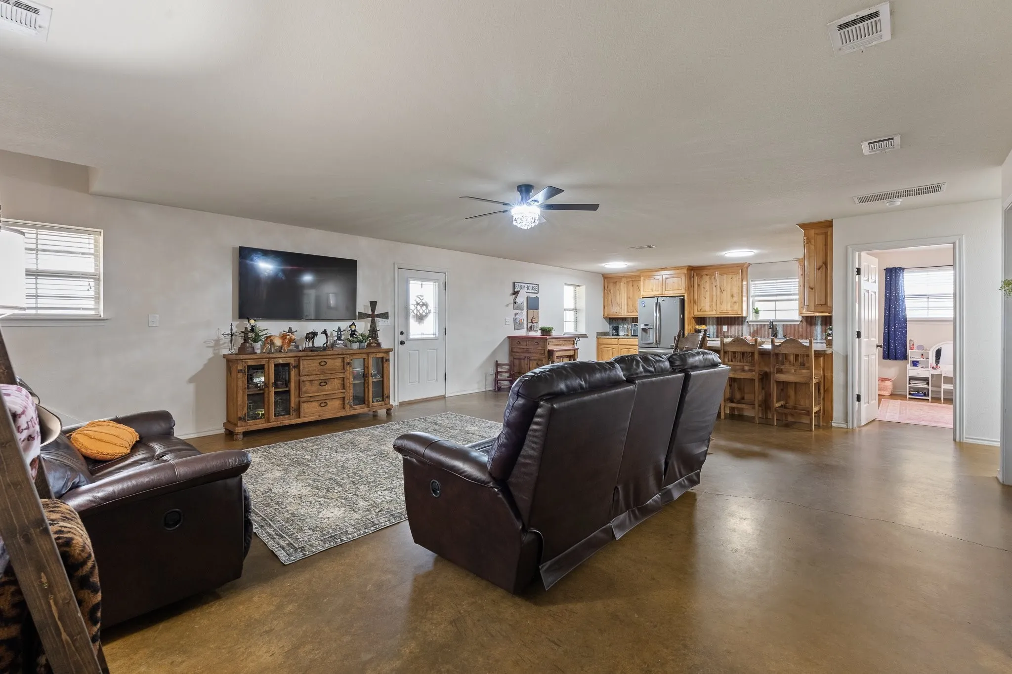 Single Family Residence For Sale in Johnson County , 685 County Road 1102, Rio Vista, Texas 76093, 5 Bedroom, 3 Bathroom, Garage spaces, 2,800 Sqft, built in 2013, mls#21396357, Real Estate Agent in Rio Vista, Homes For Sale in Johnson county, Homes For Sale in Rio Vista, Realtor in Rio Vista Texas, Real Estate Brokerage Independent Realty Texas, Luminita Cordes Realtor