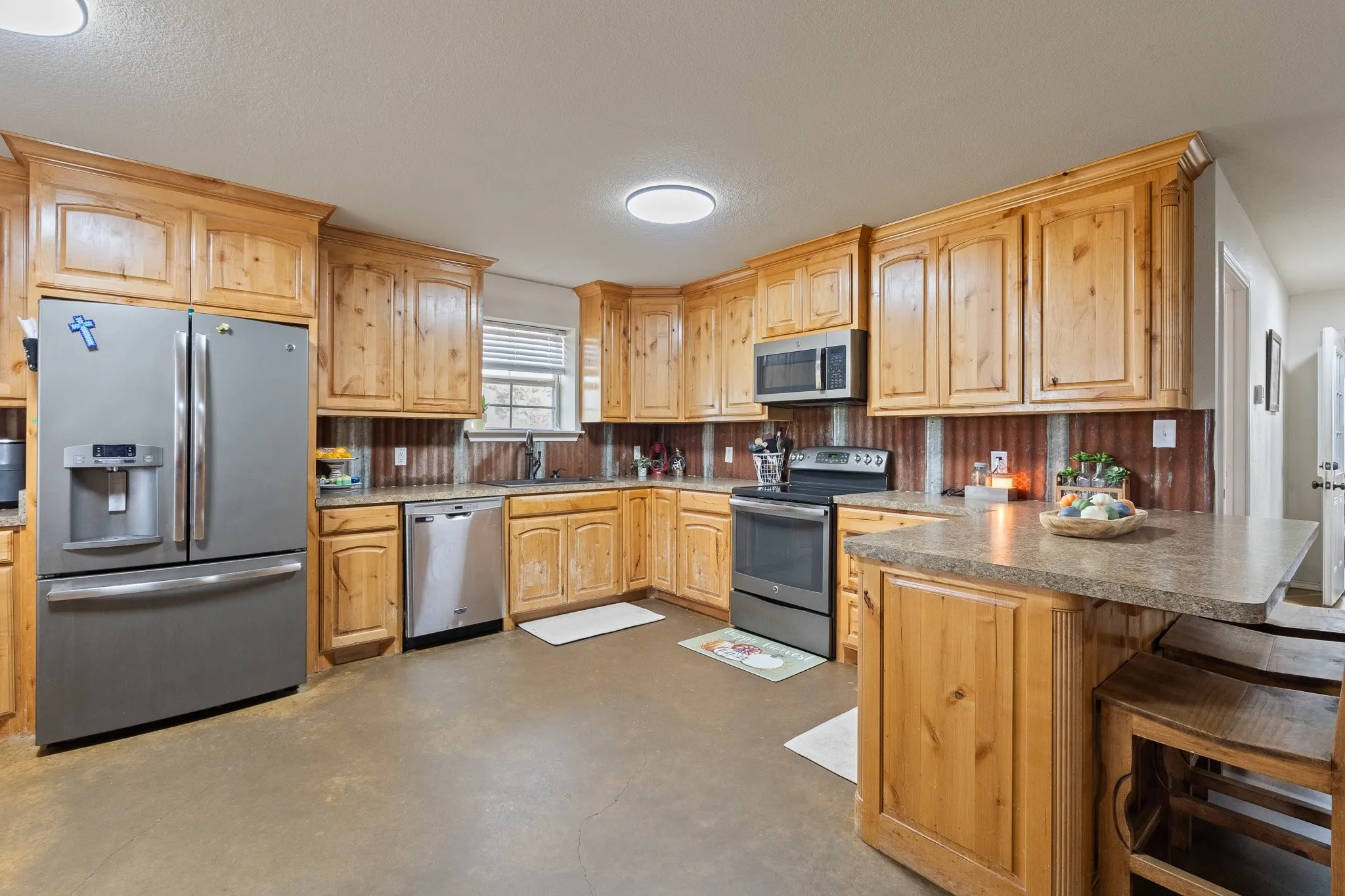 Single Family Residence For Sale in Johnson County , 685 County Road 1102, Rio Vista, Texas 76093, 5 Bedroom, 3 Bathroom, Garage spaces, 2,800 Sqft, built in 2013, mls#21396357, Real Estate Agent in Rio Vista, Homes For Sale in Johnson county, Homes For Sale in Rio Vista, Realtor in Rio Vista Texas, Real Estate Brokerage Independent Realty Texas, Luminita Cordes Realtor