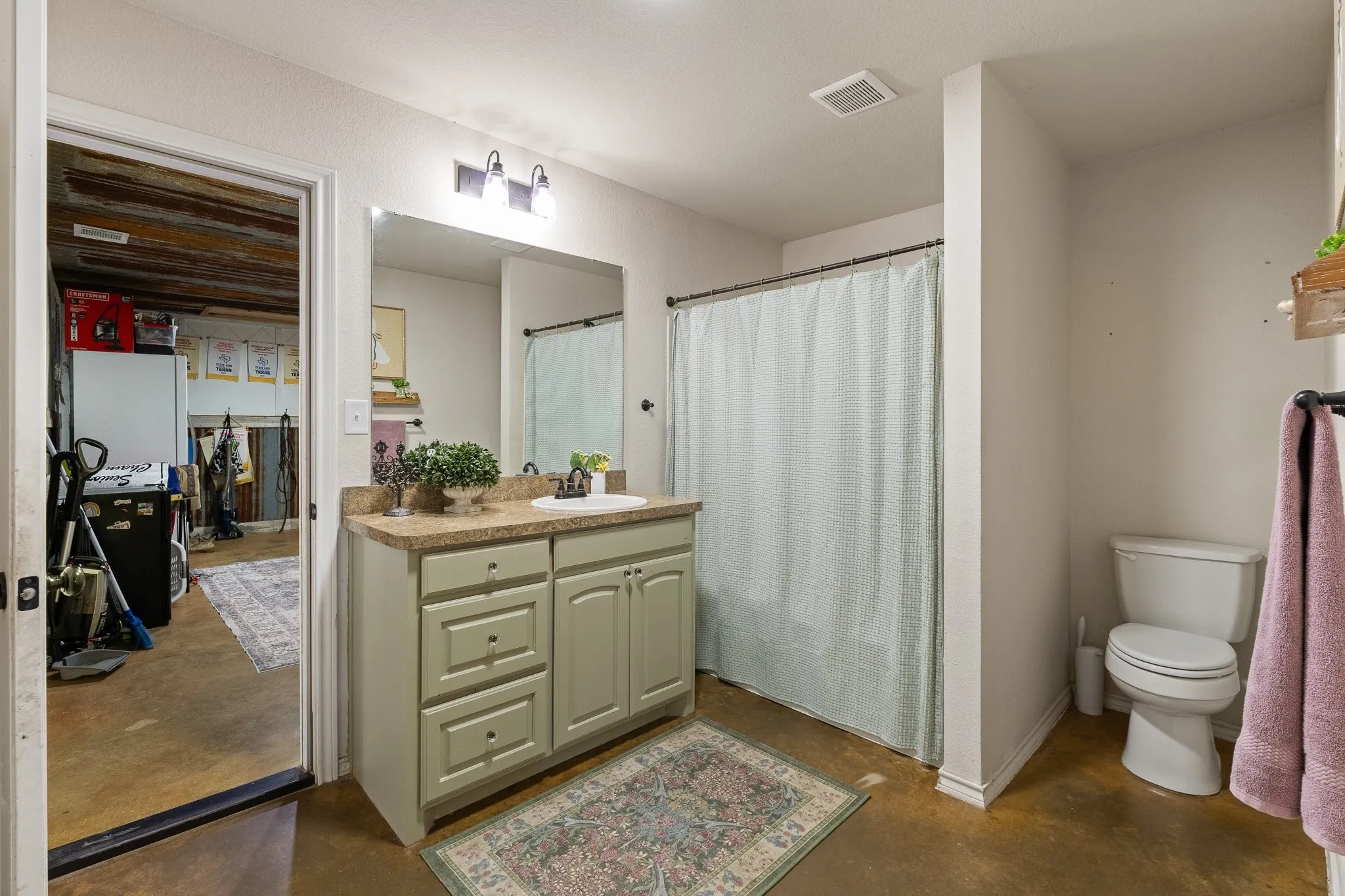 Downstair bathroom.