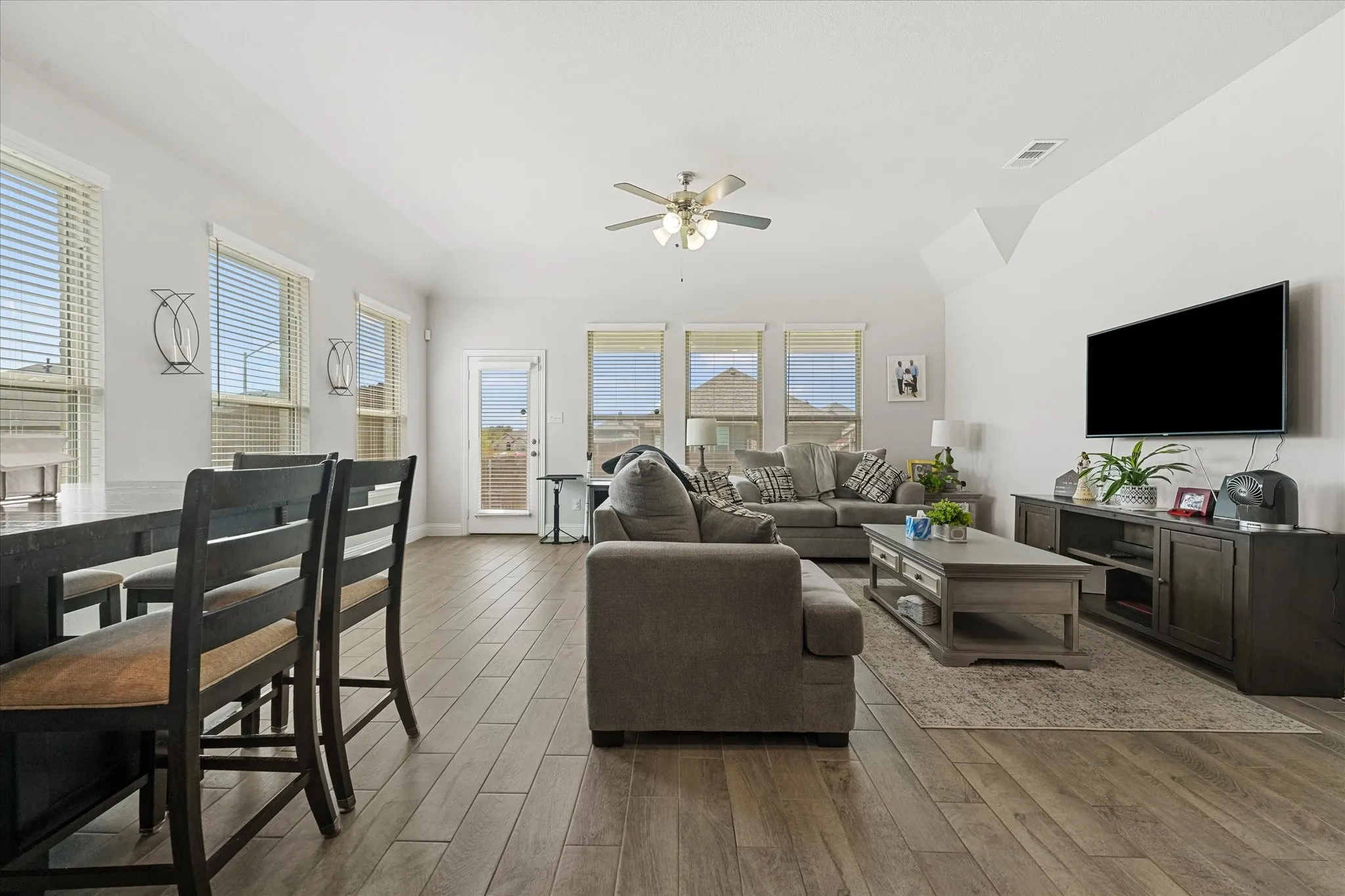 Single Family Residence For Sale in Dallas County , 1505 Hermes Lane, Lancaster, Texas 75134, 3 Bedroom, 2 Bathroom, 2 Garage spaces, 2,042 Sqft, built in 2022, mls#21396791, Real Estate Agent in Lancaster, Homes For Sale in Dallas county, Homes For Sale in Lancaster, Realtor in Lancaster Texas, Real Estate Brokerage Independent Realty Texas, Luminita Cordes Realtor