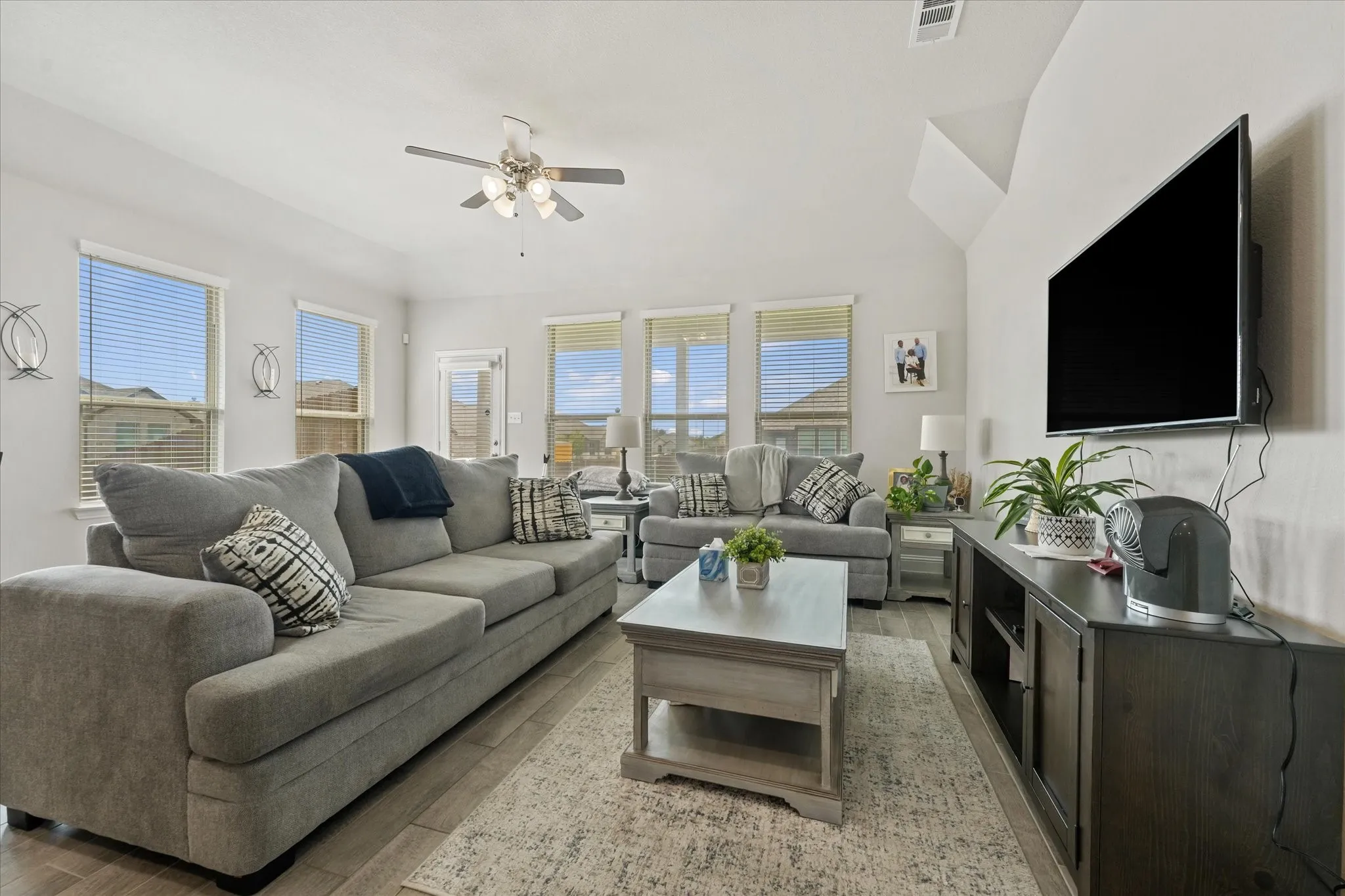 Single Family Residence For Sale in Dallas County , 1505 Hermes Lane, Lancaster, Texas 75134, 3 Bedroom, 2 Bathroom, 2 Garage spaces, 2,042 Sqft, built in 2022, mls#21396791, Real Estate Agent in Lancaster, Homes For Sale in Dallas county, Homes For Sale in Lancaster, Realtor in Lancaster Texas, Real Estate Brokerage Independent Realty Texas, Luminita Cordes Realtor