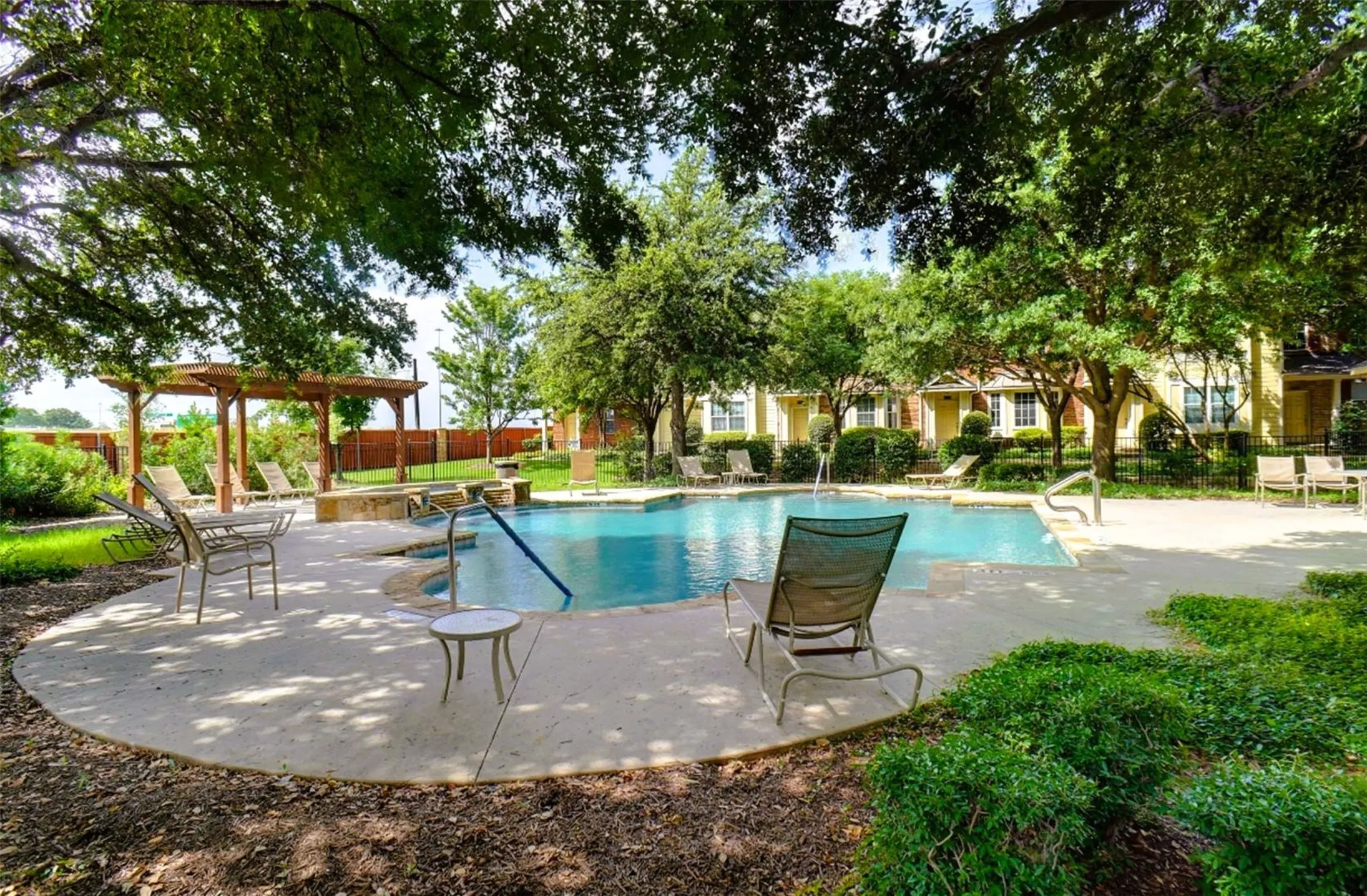 Townhouse For Sale in Tarrant County , 2505 Durango Ridge Drive, Bedford, Texas 76021, 3 Bedroom, 3 Bathroom, 2 Garage spaces, 1,488 Sqft, built in 2005, mls#21394658, Real Estate Agent in Bedford, Homes For Sale in Tarrant county, Homes For Sale in Bedford, Realtor in Bedford Texas, Real Estate Brokerage Independent Realty Texas, Luminita Cordes Realtor