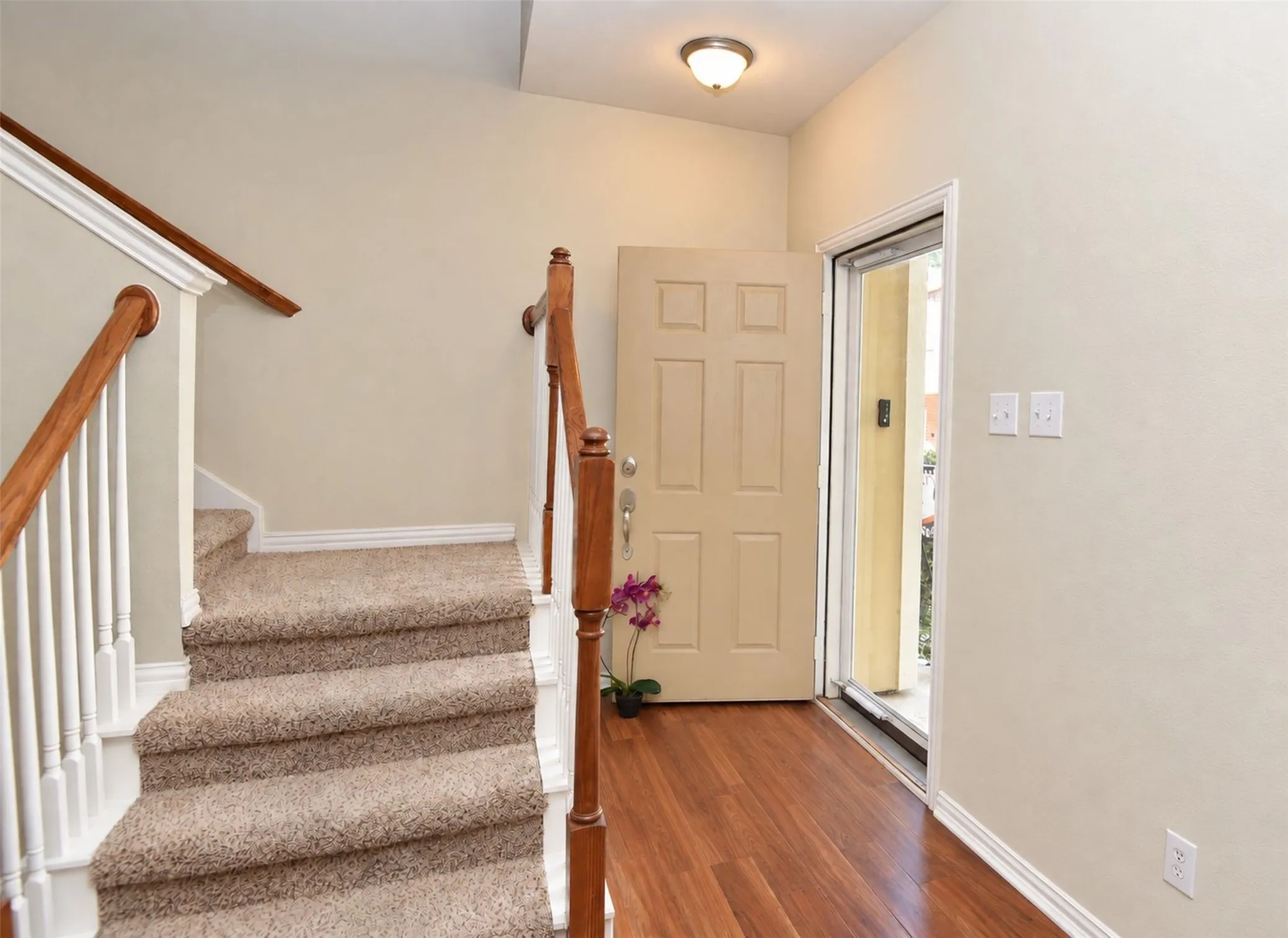 Townhouse For Sale in Tarrant County , 2505 Durango Ridge Drive, Bedford, Texas 76021, 3 Bedroom, 3 Bathroom, 2 Garage spaces, 1,488 Sqft, built in 2005, mls#21394658, Real Estate Agent in Bedford, Homes For Sale in Tarrant county, Homes For Sale in Bedford, Realtor in Bedford Texas, Real Estate Brokerage Independent Realty Texas, Luminita Cordes Realtor