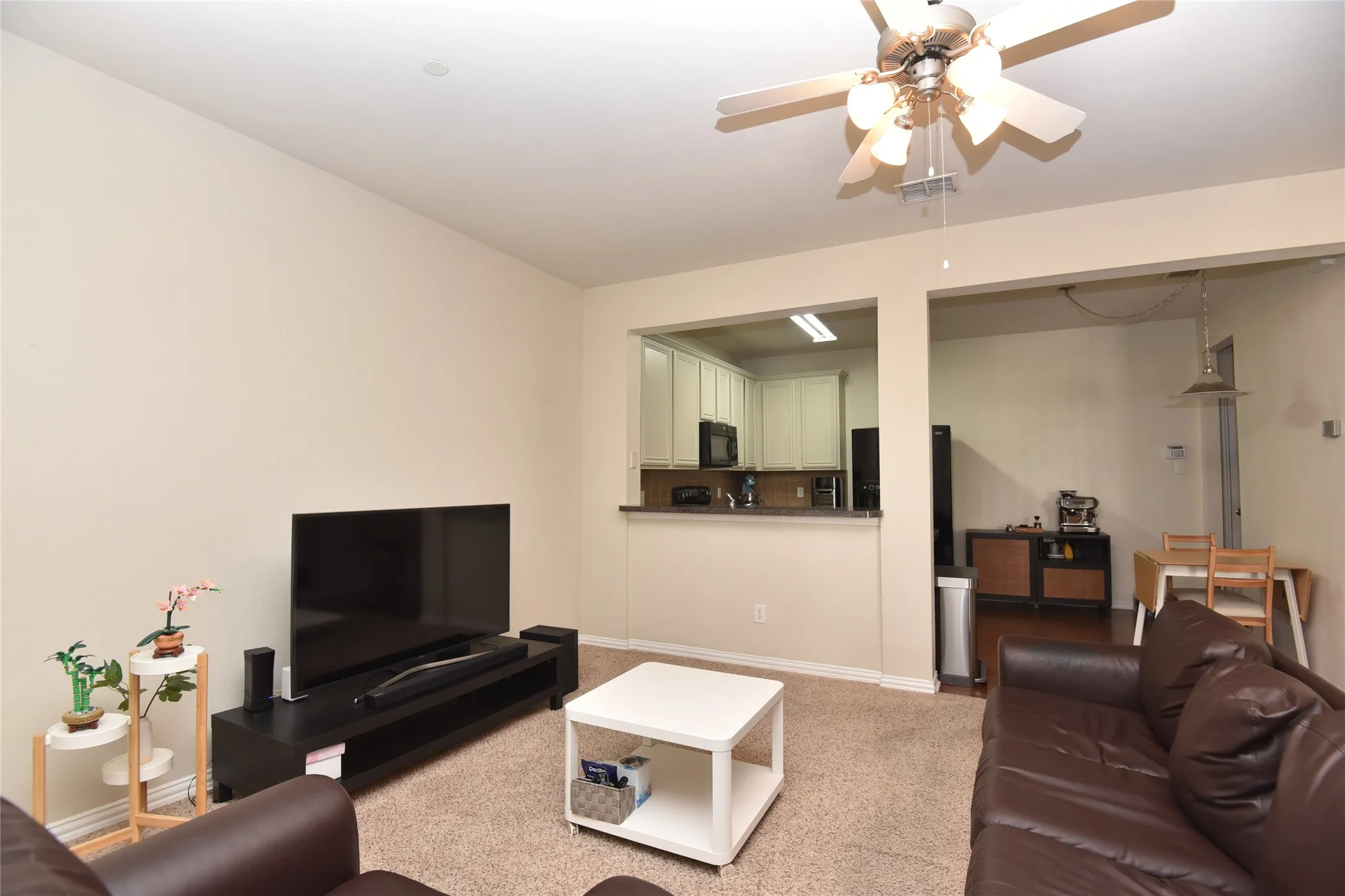 Townhouse For Sale in Tarrant County , 2505 Durango Ridge Drive, Bedford, Texas 76021, 3 Bedroom, 3 Bathroom, 2 Garage spaces, 1,488 Sqft, built in 2005, mls#21394658, Real Estate Agent in Bedford, Homes For Sale in Tarrant county, Homes For Sale in Bedford, Realtor in Bedford Texas, Real Estate Brokerage Independent Realty Texas, Luminita Cordes Realtor