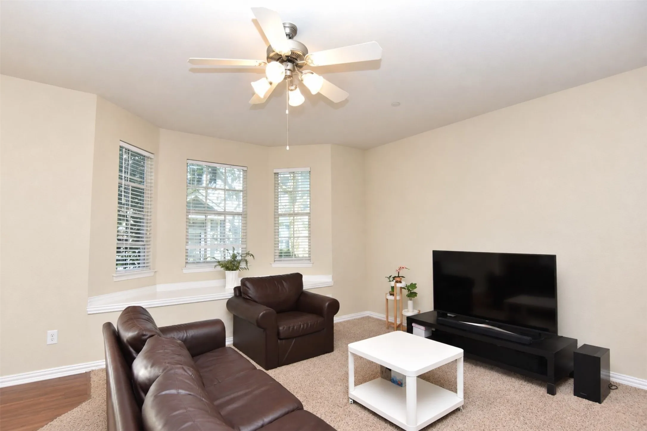 Townhouse For Sale in Tarrant County , 2505 Durango Ridge Drive, Bedford, Texas 76021, 3 Bedroom, 3 Bathroom, 2 Garage spaces, 1,488 Sqft, built in 2005, mls#21394658, Real Estate Agent in Bedford, Homes For Sale in Tarrant county, Homes For Sale in Bedford, Realtor in Bedford Texas, Real Estate Brokerage Independent Realty Texas, Luminita Cordes Realtor