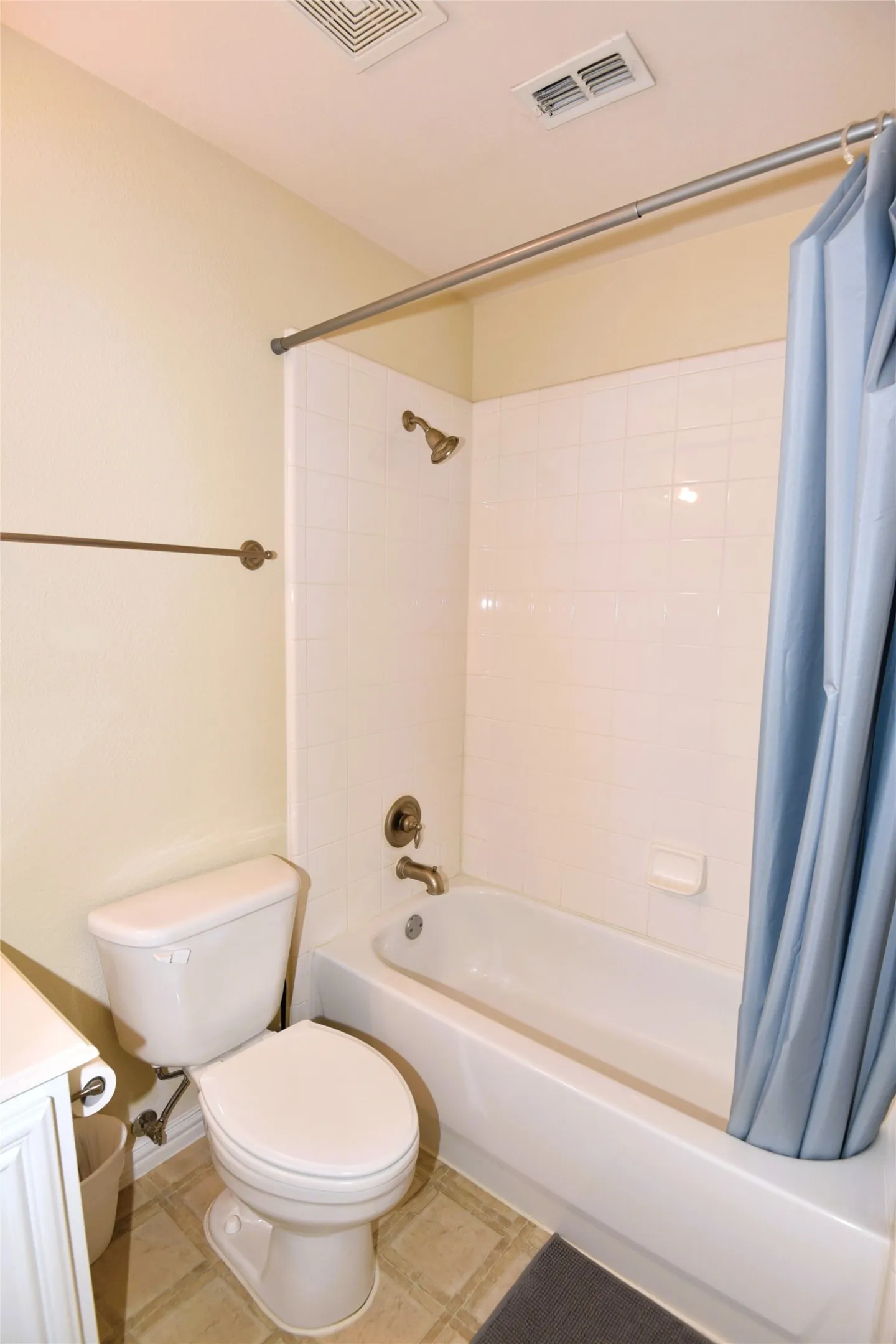 Townhouse For Sale in Tarrant County , 2505 Durango Ridge Drive, Bedford, Texas 76021, 3 Bedroom, 3 Bathroom, 2 Garage spaces, 1,488 Sqft, built in 2005, mls#21394658, Real Estate Agent in Bedford, Homes For Sale in Tarrant county, Homes For Sale in Bedford, Realtor in Bedford Texas, Real Estate Brokerage Independent Realty Texas, Luminita Cordes Realtor