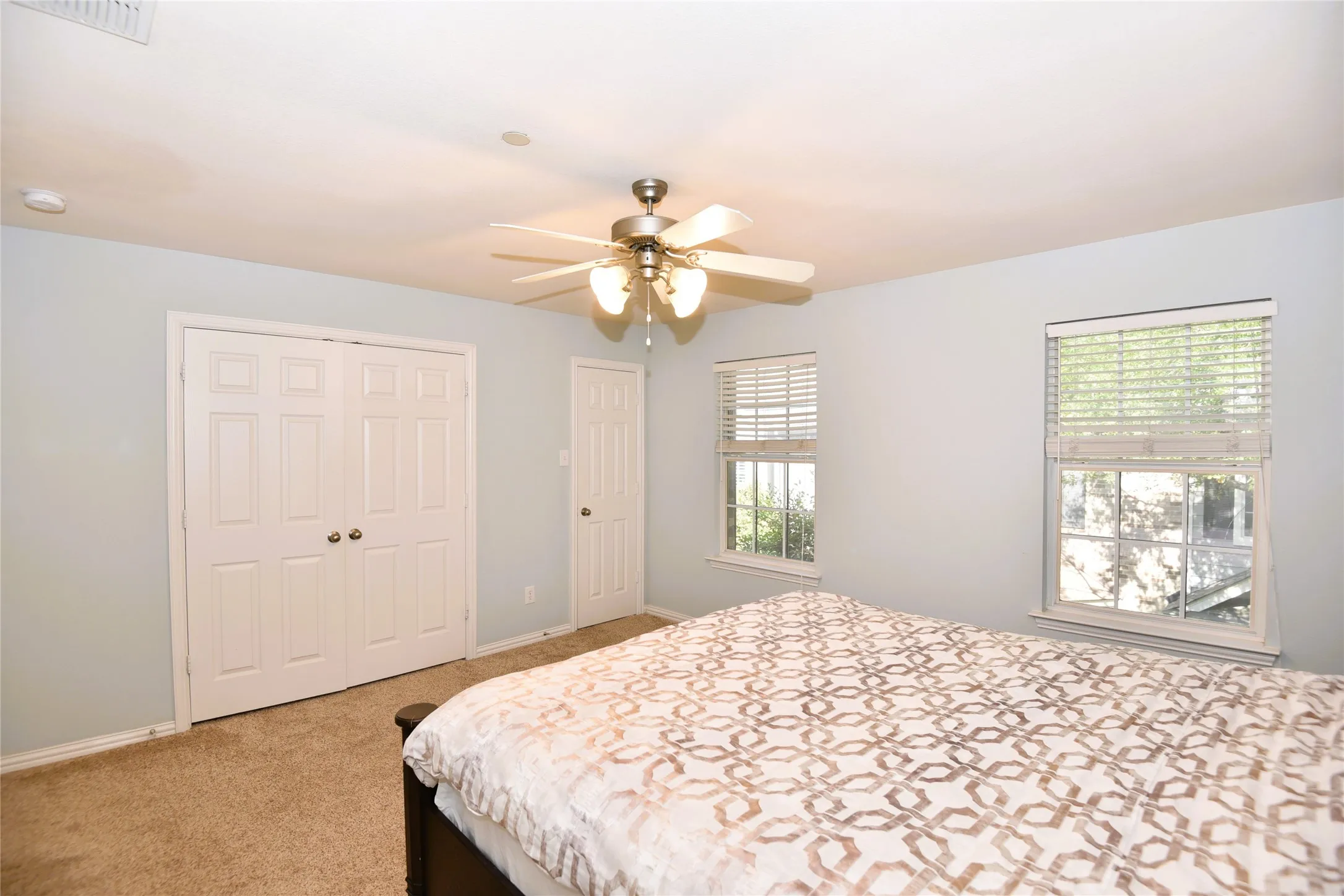 Townhouse For Sale in Tarrant County , 2505 Durango Ridge Drive, Bedford, Texas 76021, 3 Bedroom, 3 Bathroom, 2 Garage spaces, 1,488 Sqft, built in 2005, mls#21394658, Real Estate Agent in Bedford, Homes For Sale in Tarrant county, Homes For Sale in Bedford, Realtor in Bedford Texas, Real Estate Brokerage Independent Realty Texas, Luminita Cordes Realtor