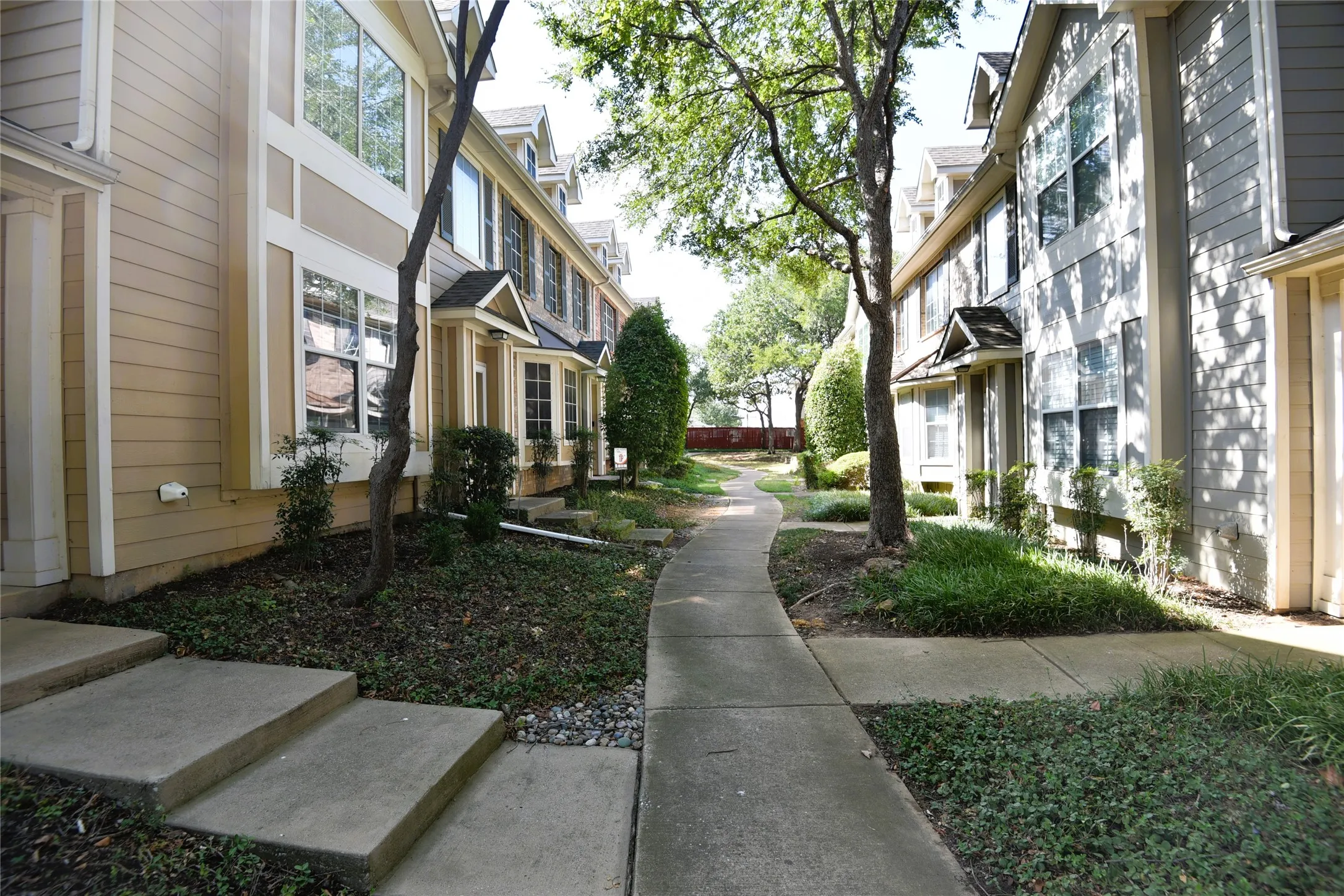 Townhouse For Sale in Tarrant County , 2505 Durango Ridge Drive, Bedford, Texas 76021, 3 Bedroom, 3 Bathroom, 2 Garage spaces, 1,488 Sqft, built in 2005, mls#21394658, Real Estate Agent in Bedford, Homes For Sale in Tarrant county, Homes For Sale in Bedford, Realtor in Bedford Texas, Real Estate Brokerage Independent Realty Texas, Luminita Cordes Realtor