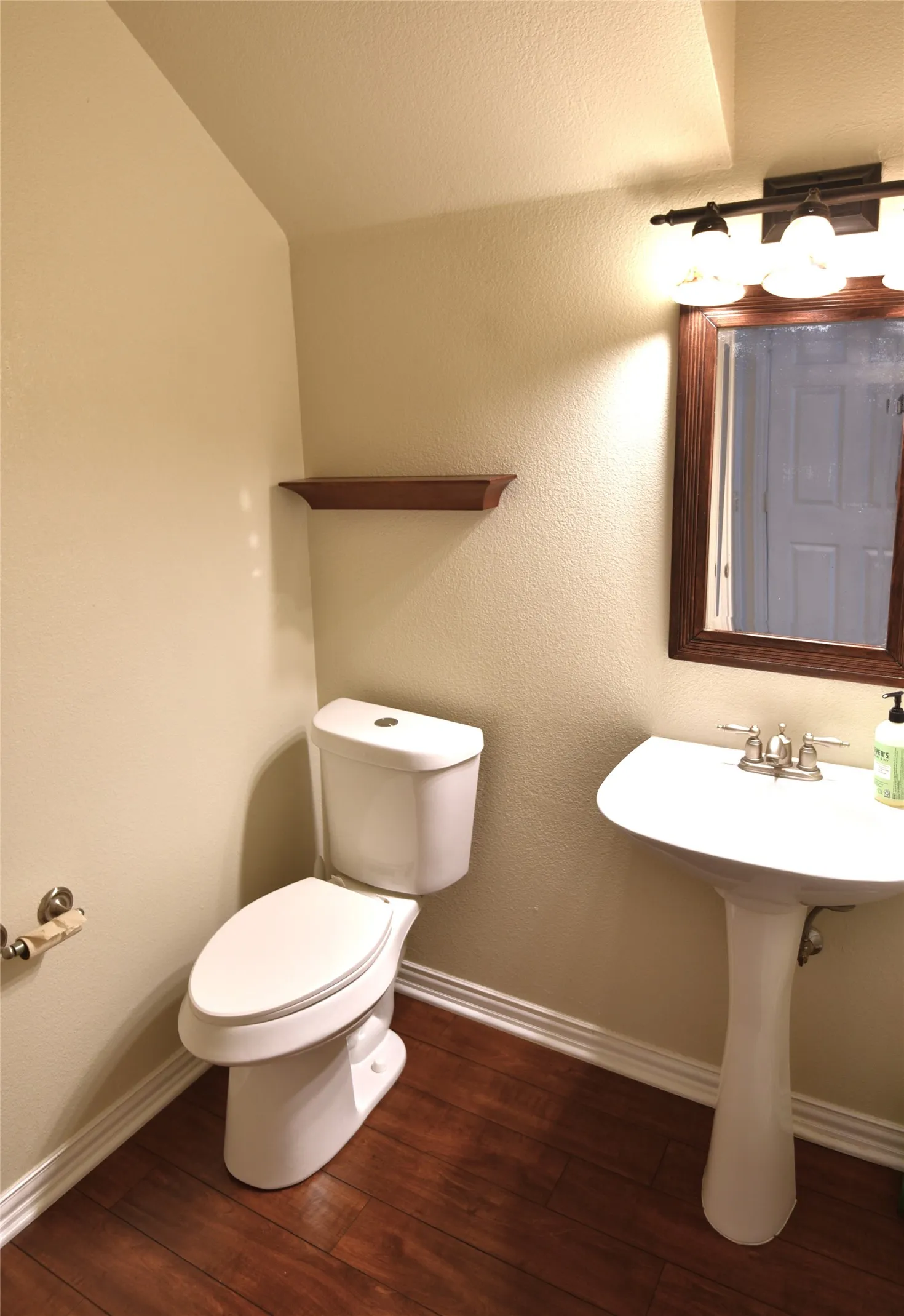 Townhouse For Sale in Tarrant County , 2505 Durango Ridge Drive, Bedford, Texas 76021, 3 Bedroom, 3 Bathroom, 2 Garage spaces, 1,488 Sqft, built in 2005, mls#21394658, Real Estate Agent in Bedford, Homes For Sale in Tarrant county, Homes For Sale in Bedford, Realtor in Bedford Texas, Real Estate Brokerage Independent Realty Texas, Luminita Cordes Realtor
