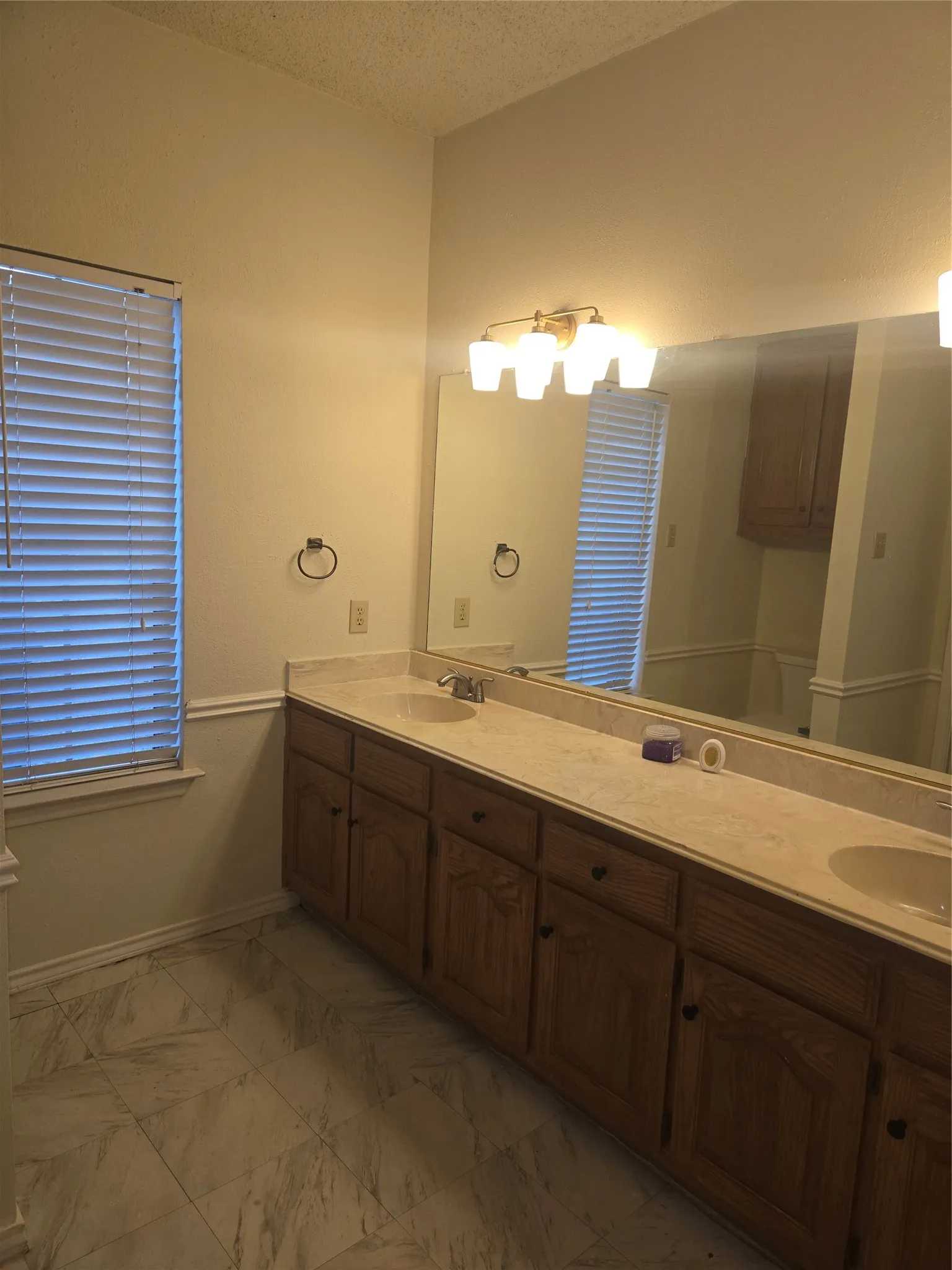 Single Family Residence For Sale in Dallas County , 108 Tara Circle, Lancaster, Texas 75146, 3 Bedroom, 2 Bathroom, 2 Garage spaces, 1,522 Sqft, built in 1984, mls#21394652, Real Estate Agent in Lancaster, Homes For Sale in Dallas county, Homes For Sale in Lancaster, Realtor in Lancaster Texas, Real Estate Brokerage Independent Realty Texas, Luminita Cordes Realtor