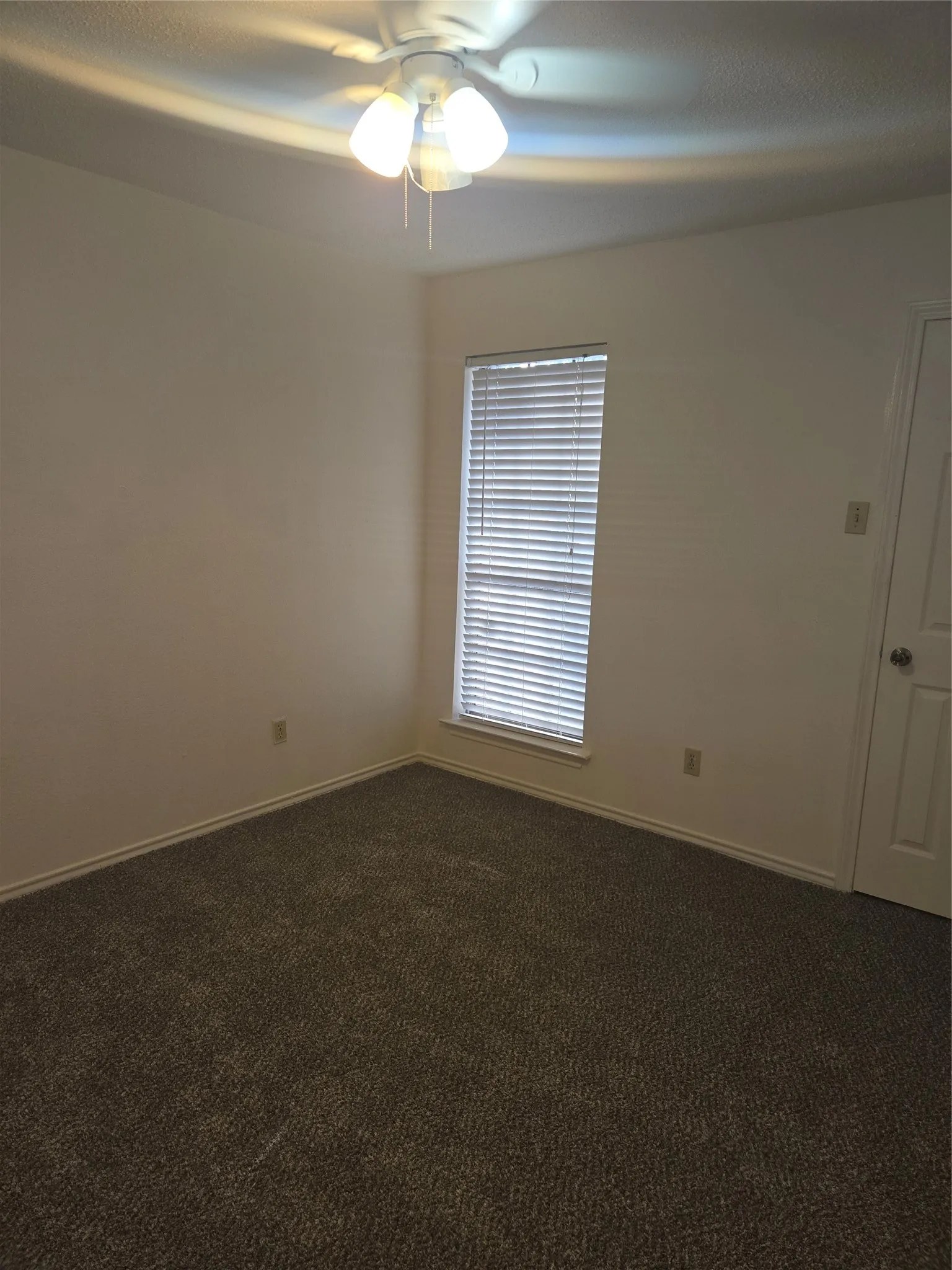 Single Family Residence For Sale in Dallas County , 108 Tara Circle, Lancaster, Texas 75146, 3 Bedroom, 2 Bathroom, 2 Garage spaces, 1,522 Sqft, built in 1984, mls#21394652, Real Estate Agent in Lancaster, Homes For Sale in Dallas county, Homes For Sale in Lancaster, Realtor in Lancaster Texas, Real Estate Brokerage Independent Realty Texas, Luminita Cordes Realtor