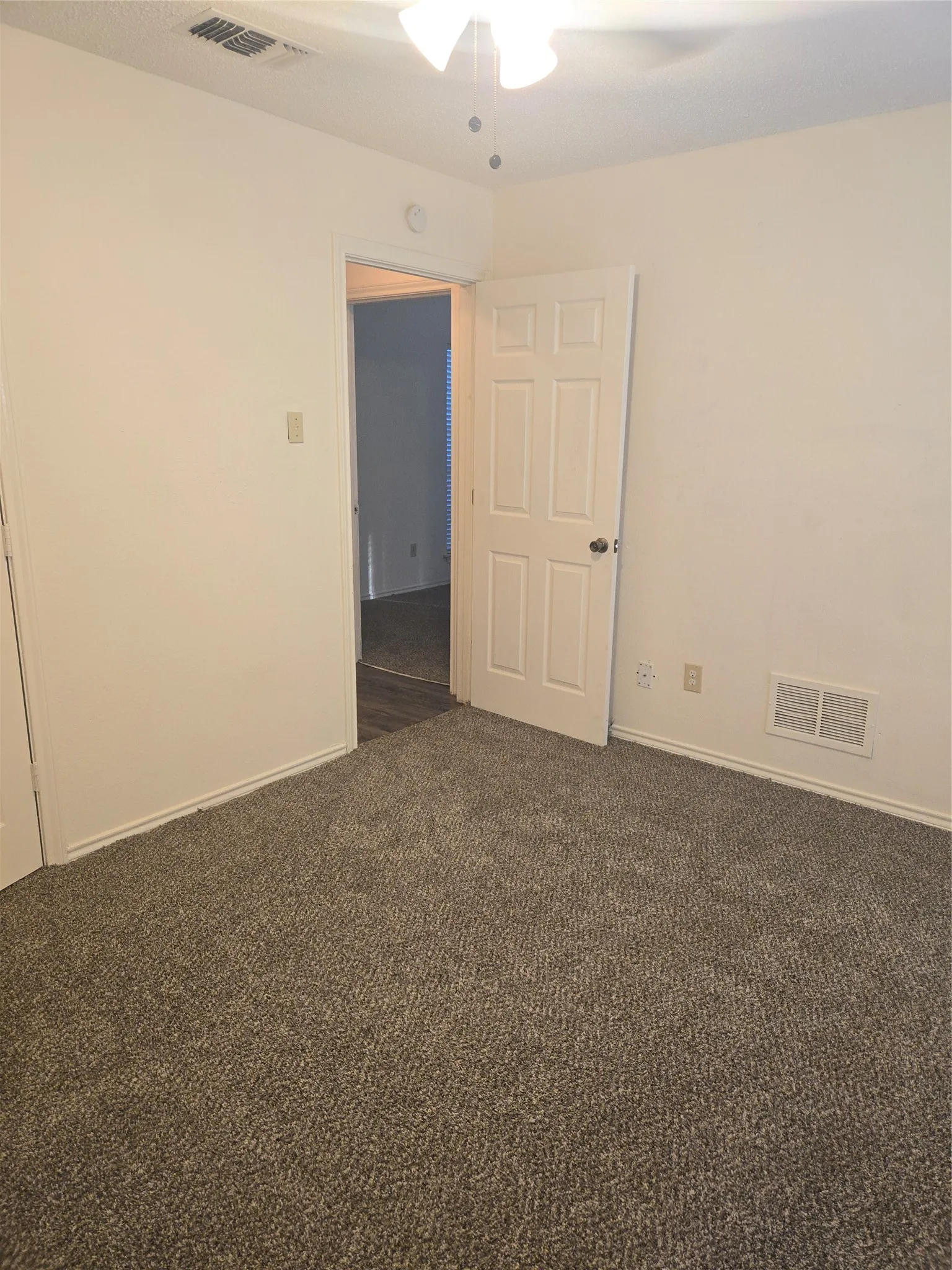 Single Family Residence For Sale in Dallas County , 108 Tara Circle, Lancaster, Texas 75146, 3 Bedroom, 2 Bathroom, 2 Garage spaces, 1,522 Sqft, built in 1984, mls#21394652, Real Estate Agent in Lancaster, Homes For Sale in Dallas county, Homes For Sale in Lancaster, Realtor in Lancaster Texas, Real Estate Brokerage Independent Realty Texas, Luminita Cordes Realtor