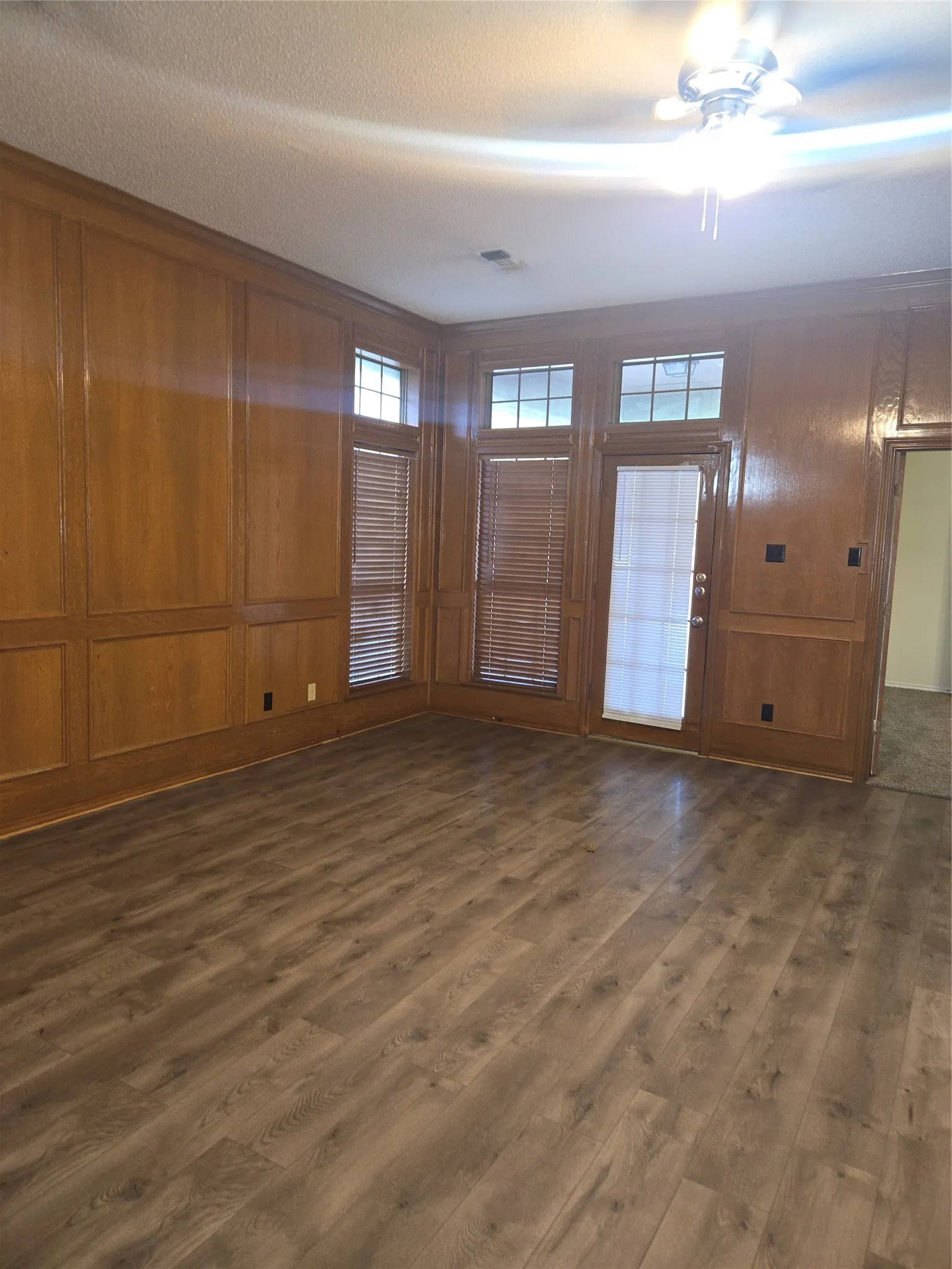 Single Family Residence For Sale in Dallas County , 108 Tara Circle, Lancaster, Texas 75146, 3 Bedroom, 2 Bathroom, 2 Garage spaces, 1,522 Sqft, built in 1984, mls#21394652, Real Estate Agent in Lancaster, Homes For Sale in Dallas county, Homes For Sale in Lancaster, Realtor in Lancaster Texas, Real Estate Brokerage Independent Realty Texas, Luminita Cordes Realtor