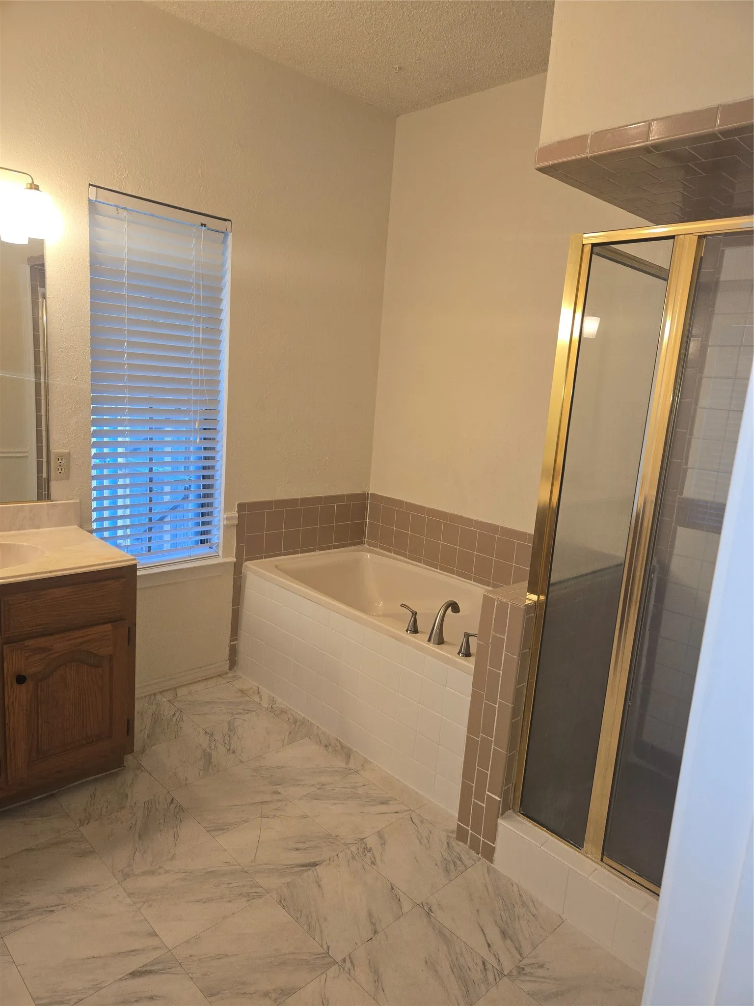 Single Family Residence For Sale in Dallas County , 108 Tara Circle, Lancaster, Texas 75146, 3 Bedroom, 2 Bathroom, 2 Garage spaces, 1,522 Sqft, built in 1984, mls#21394652, Real Estate Agent in Lancaster, Homes For Sale in Dallas county, Homes For Sale in Lancaster, Realtor in Lancaster Texas, Real Estate Brokerage Independent Realty Texas, Luminita Cordes Realtor
