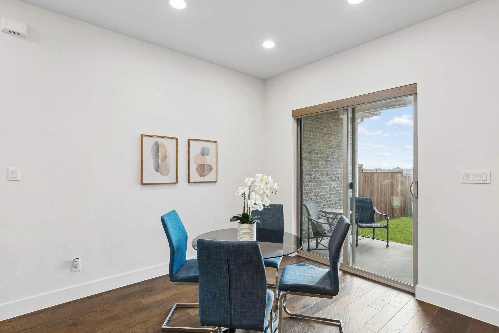Townhouse For Sale in Collin County , 17717 Sage Lane, Dallas, Texas 75252, 3 Bedroom, 3 Bathroom, 2 Garage spaces, 1,941 Sqft, built in 2019, mls#21396798, Real Estate Agent in Dallas, Homes For Sale in Collin county, Homes For Sale in Dallas, Realtor in Dallas Texas, Real Estate Brokerage Independent Realty Texas, Luminita Cordes Realtor