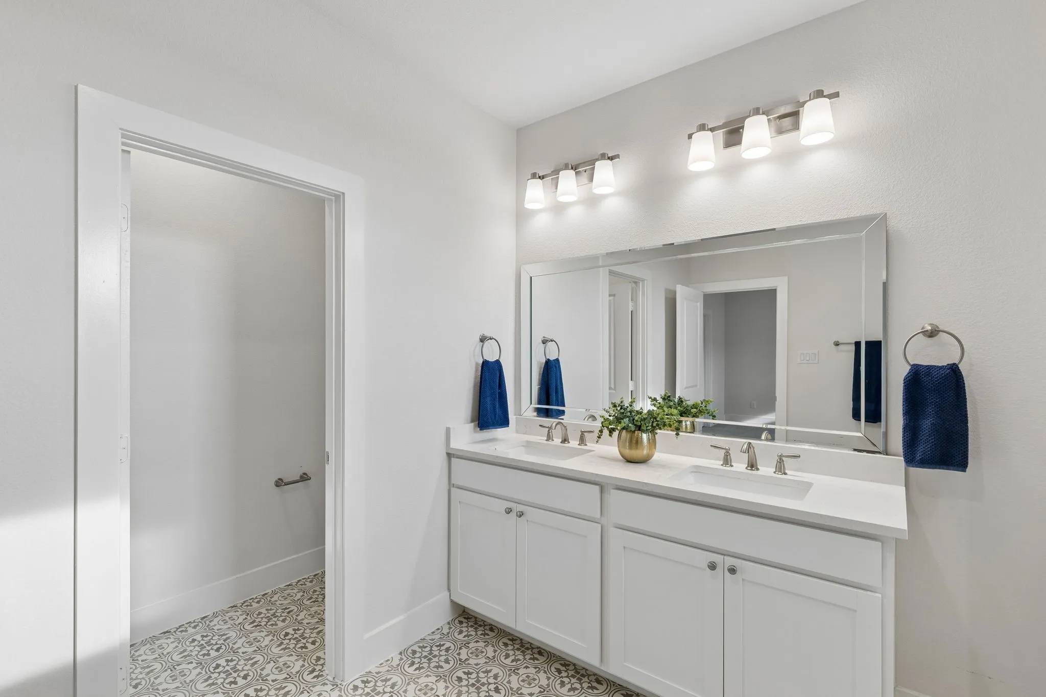 Townhouse For Sale in Collin County , 17717 Sage Lane, Dallas, Texas 75252, 3 Bedroom, 3 Bathroom, 2 Garage spaces, 1,941 Sqft, built in 2019, mls#21396798, Real Estate Agent in Dallas, Homes For Sale in Collin county, Homes For Sale in Dallas, Realtor in Dallas Texas, Real Estate Brokerage Independent Realty Texas, Luminita Cordes Realtor