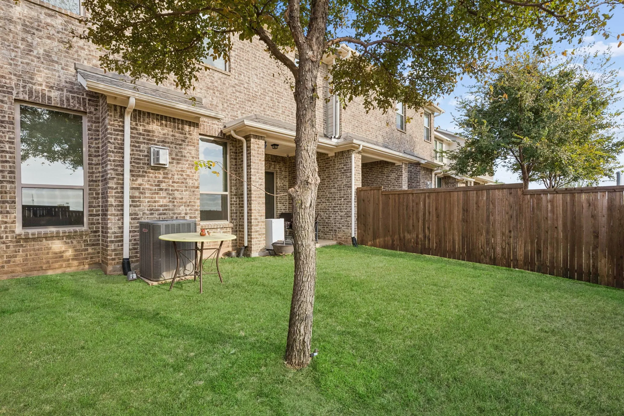 Townhouse For Sale in Collin County , 17717 Sage Lane, Dallas, Texas 75252, 3 Bedroom, 3 Bathroom, 2 Garage spaces, 1,941 Sqft, built in 2019, mls#21396798, Real Estate Agent in Dallas, Homes For Sale in Collin county, Homes For Sale in Dallas, Realtor in Dallas Texas, Real Estate Brokerage Independent Realty Texas, Luminita Cordes Realtor