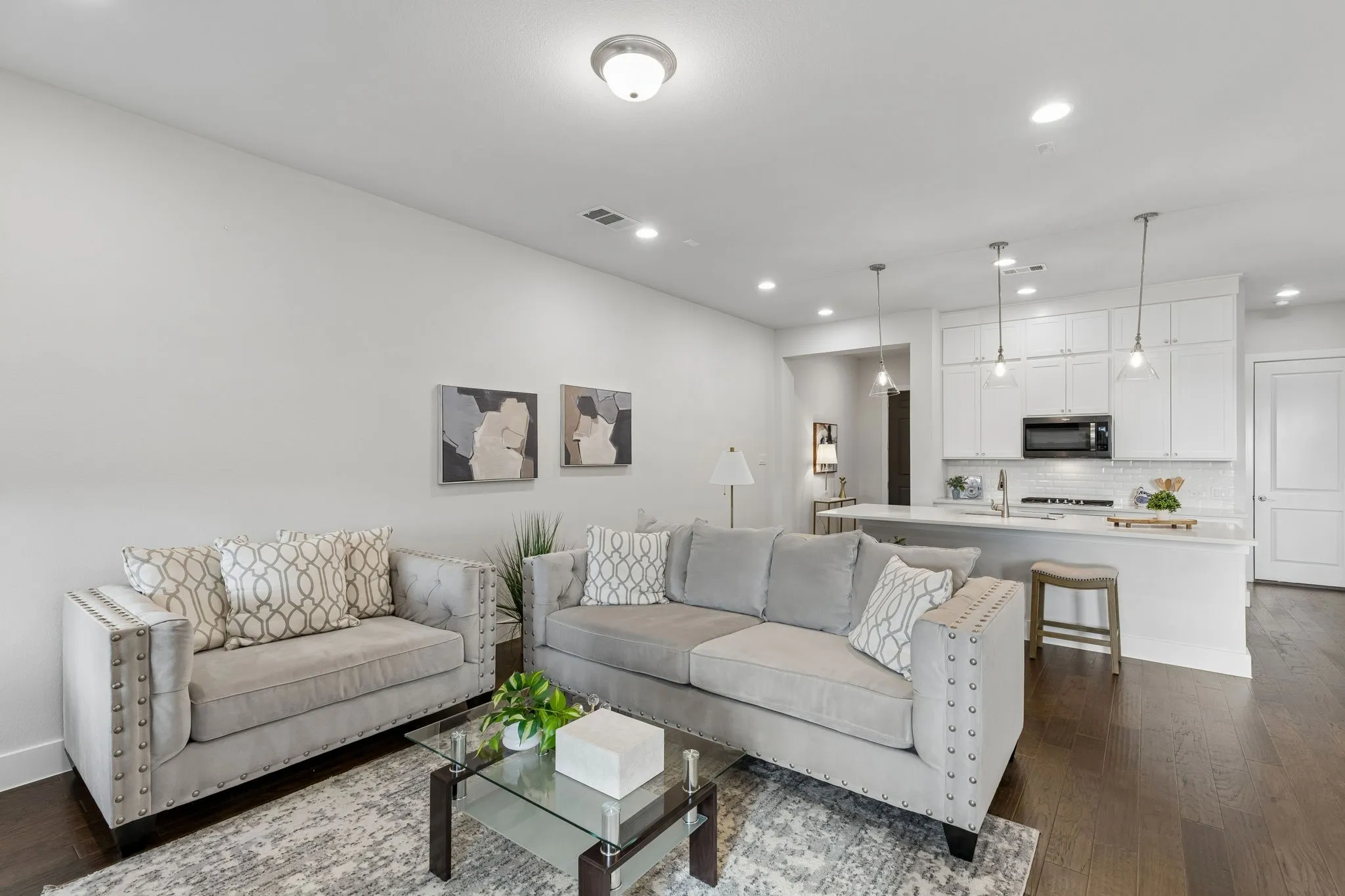 Townhouse For Sale in Collin County , 17717 Sage Lane, Dallas, Texas 75252, 3 Bedroom, 3 Bathroom, 2 Garage spaces, 1,941 Sqft, built in 2019, mls#21396798, Real Estate Agent in Dallas, Homes For Sale in Collin county, Homes For Sale in Dallas, Realtor in Dallas Texas, Real Estate Brokerage Independent Realty Texas, Luminita Cordes Realtor