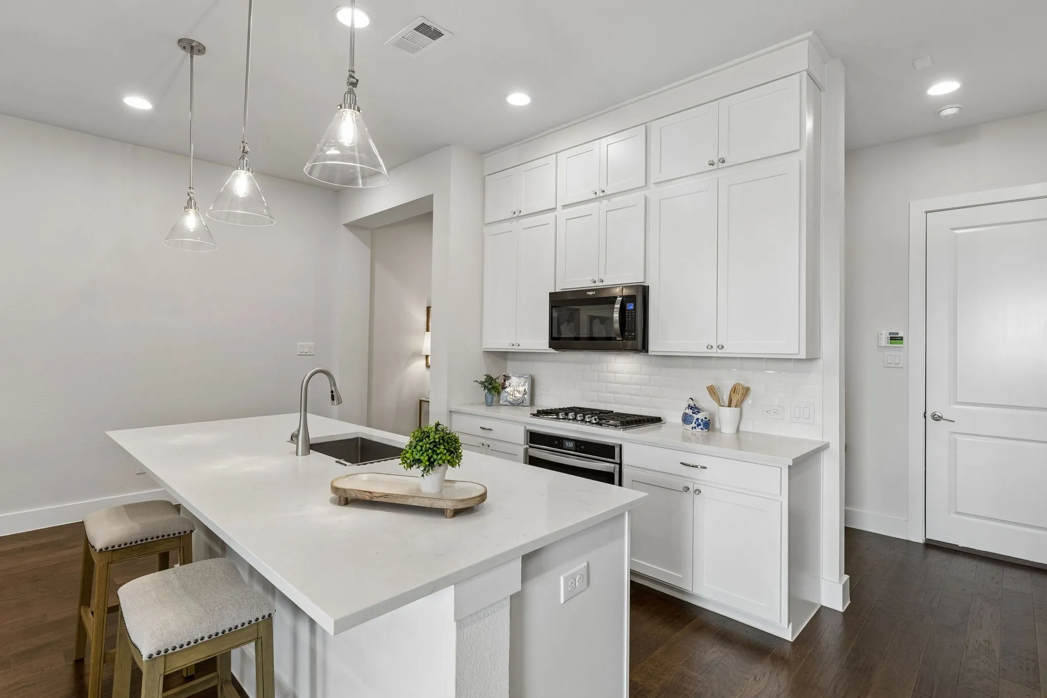 Townhouse For Sale in Collin County , 17717 Sage Lane, Dallas, Texas 75252, 3 Bedroom, 3 Bathroom, 2 Garage spaces, 1,941 Sqft, built in 2019, mls#21396798, Real Estate Agent in Dallas, Homes For Sale in Collin county, Homes For Sale in Dallas, Realtor in Dallas Texas, Real Estate Brokerage Independent Realty Texas, Luminita Cordes Realtor