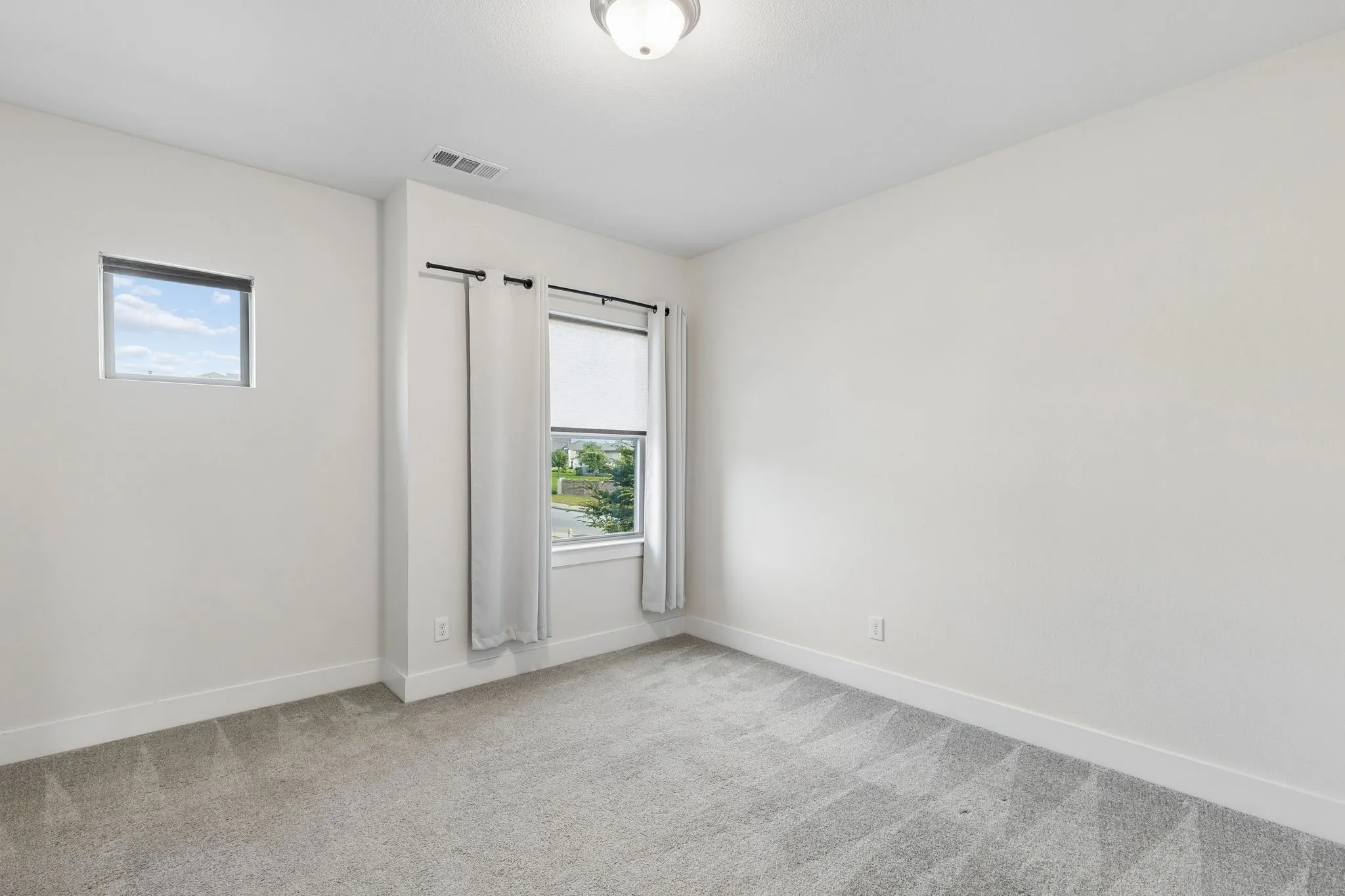Townhouse For Sale in Collin County , 17717 Sage Lane, Dallas, Texas 75252, 3 Bedroom, 3 Bathroom, 2 Garage spaces, 1,941 Sqft, built in 2019, mls#21396798, Real Estate Agent in Dallas, Homes For Sale in Collin county, Homes For Sale in Dallas, Realtor in Dallas Texas, Real Estate Brokerage Independent Realty Texas, Luminita Cordes Realtor
