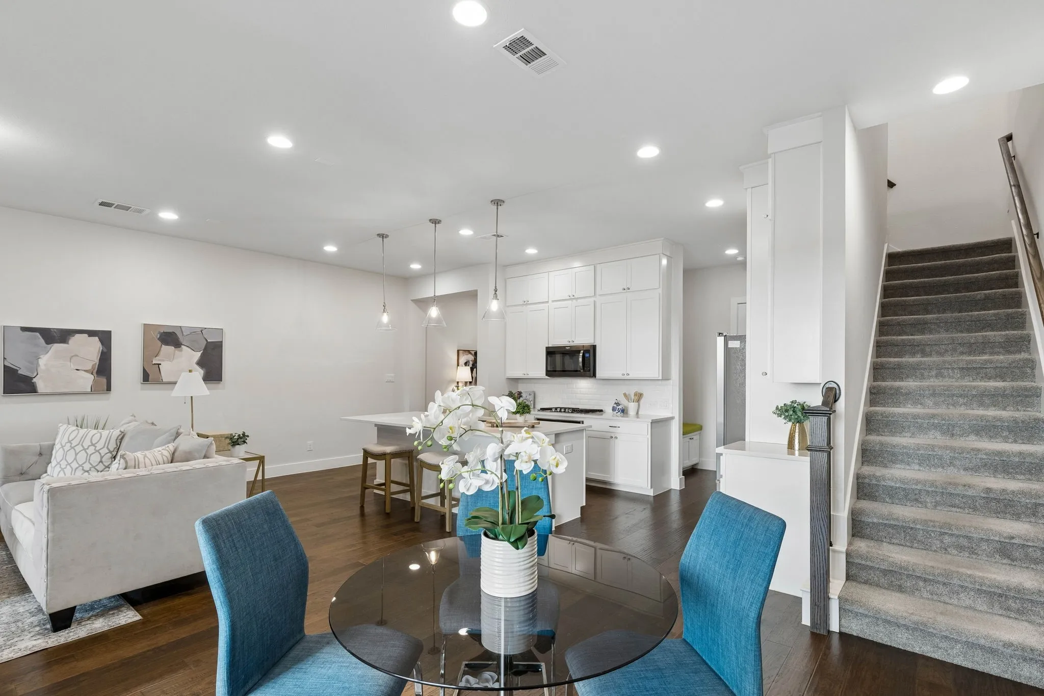 Townhouse For Sale in Collin County , 17717 Sage Lane, Dallas, Texas 75252, 3 Bedroom, 3 Bathroom, 2 Garage spaces, 1,941 Sqft, built in 2019, mls#21396798, Real Estate Agent in Dallas, Homes For Sale in Collin county, Homes For Sale in Dallas, Realtor in Dallas Texas, Real Estate Brokerage Independent Realty Texas, Luminita Cordes Realtor