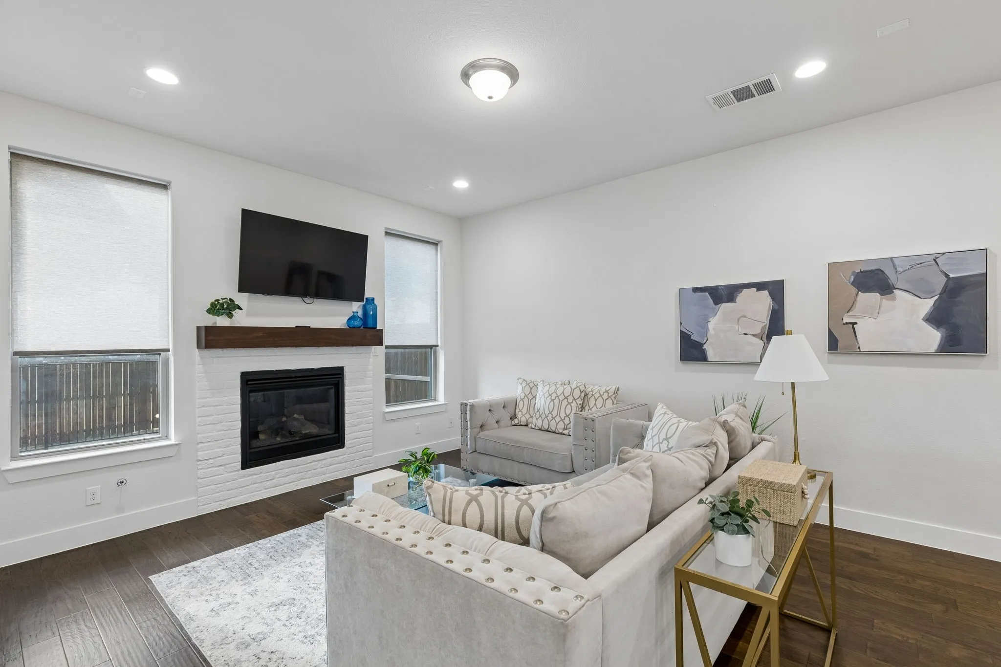 Townhouse For Sale in Collin County , 17717 Sage Lane, Dallas, Texas 75252, 3 Bedroom, 3 Bathroom, 2 Garage spaces, 1,941 Sqft, built in 2019, mls#21396798, Real Estate Agent in Dallas, Homes For Sale in Collin county, Homes For Sale in Dallas, Realtor in Dallas Texas, Real Estate Brokerage Independent Realty Texas, Luminita Cordes Realtor