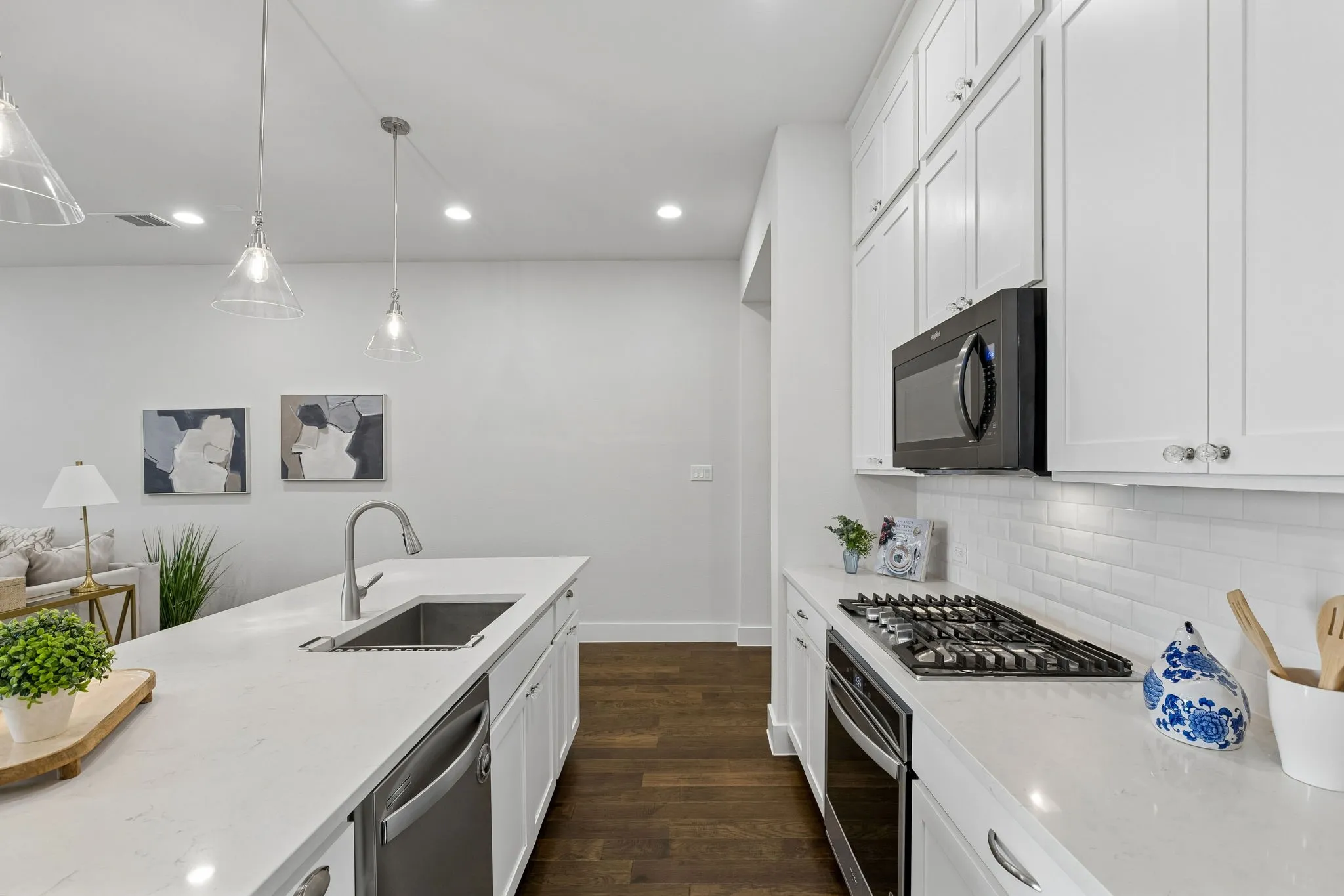 Townhouse For Sale in Collin County , 17717 Sage Lane, Dallas, Texas 75252, 3 Bedroom, 3 Bathroom, 2 Garage spaces, 1,941 Sqft, built in 2019, mls#21396798, Real Estate Agent in Dallas, Homes For Sale in Collin county, Homes For Sale in Dallas, Realtor in Dallas Texas, Real Estate Brokerage Independent Realty Texas, Luminita Cordes Realtor