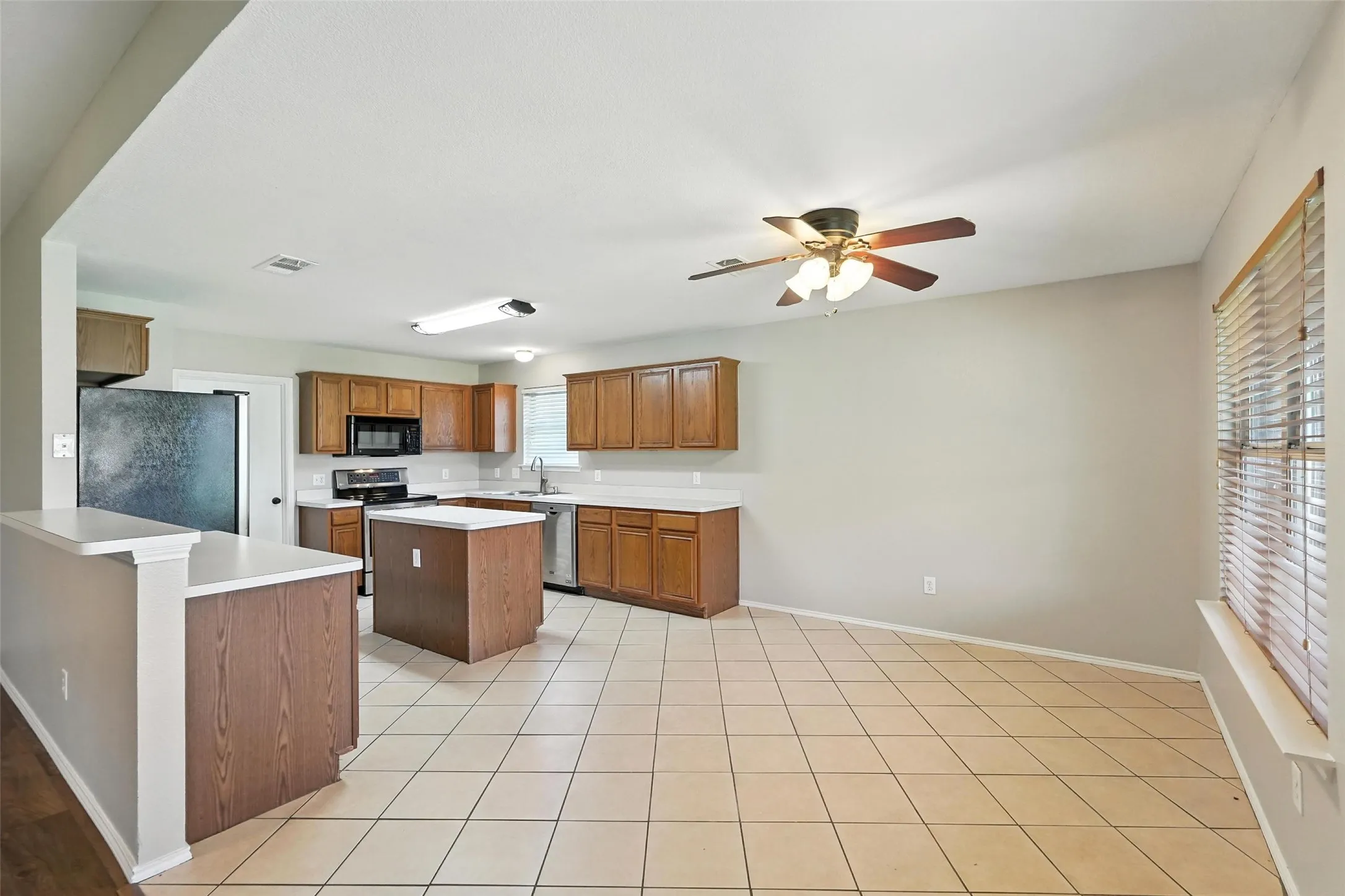 Single Family Residence For Rent in Rockwall County , 1516 Marti Drive, Royse City, Texas 75189, 3 Bedroom, 2 Bathroom, 2 Garage spaces, 1,648 Sqft, built in 2002, mls#21396799, Real Estate Agent in Royse City, Homes For Rent in Rockwall county, Homes For Rent in Royse City, Realtor in Royse City Texas, Real Estate Brokerage Independent Realty Texas, Luminita Cordes Realtor