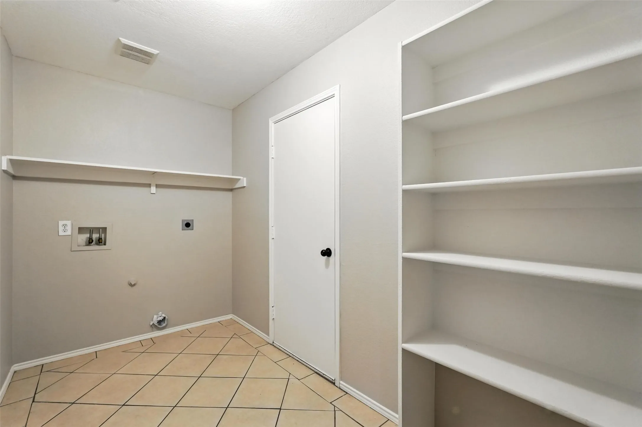 Single Family Residence For Rent in Rockwall County , 1516 Marti Drive, Royse City, Texas 75189, 3 Bedroom, 2 Bathroom, 2 Garage spaces, 1,648 Sqft, built in 2002, mls#21396799, Real Estate Agent in Royse City, Homes For Rent in Rockwall county, Homes For Rent in Royse City, Realtor in Royse City Texas, Real Estate Brokerage Independent Realty Texas, Luminita Cordes Realtor