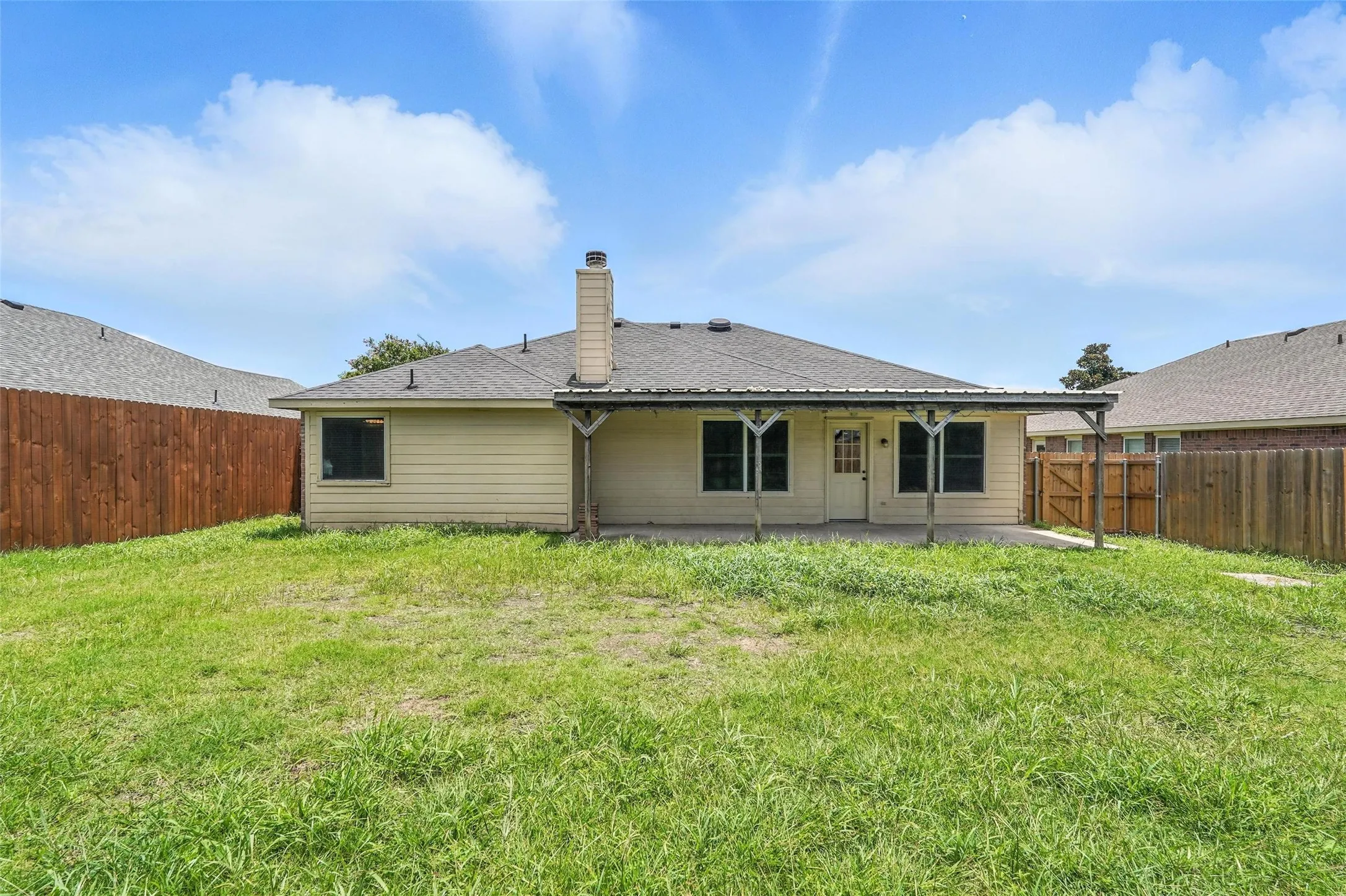 Single Family Residence For Rent in Rockwall County , 1516 Marti Drive, Royse City, Texas 75189, 3 Bedroom, 2 Bathroom, 2 Garage spaces, 1,648 Sqft, built in 2002, mls#21396799, Real Estate Agent in Royse City, Homes For Rent in Rockwall county, Homes For Rent in Royse City, Realtor in Royse City Texas, Real Estate Brokerage Independent Realty Texas, Luminita Cordes Realtor