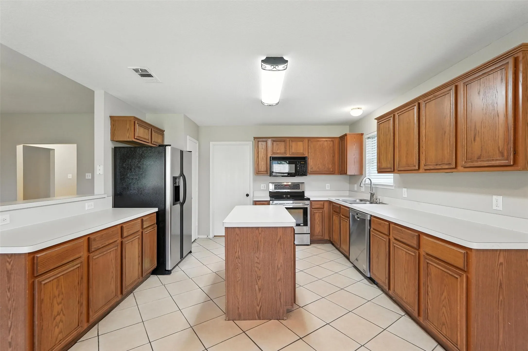 Single Family Residence For Rent in Rockwall County , 1516 Marti Drive, Royse City, Texas 75189, 3 Bedroom, 2 Bathroom, 2 Garage spaces, 1,648 Sqft, built in 2002, mls#21396799, Real Estate Agent in Royse City, Homes For Rent in Rockwall county, Homes For Rent in Royse City, Realtor in Royse City Texas, Real Estate Brokerage Independent Realty Texas, Luminita Cordes Realtor