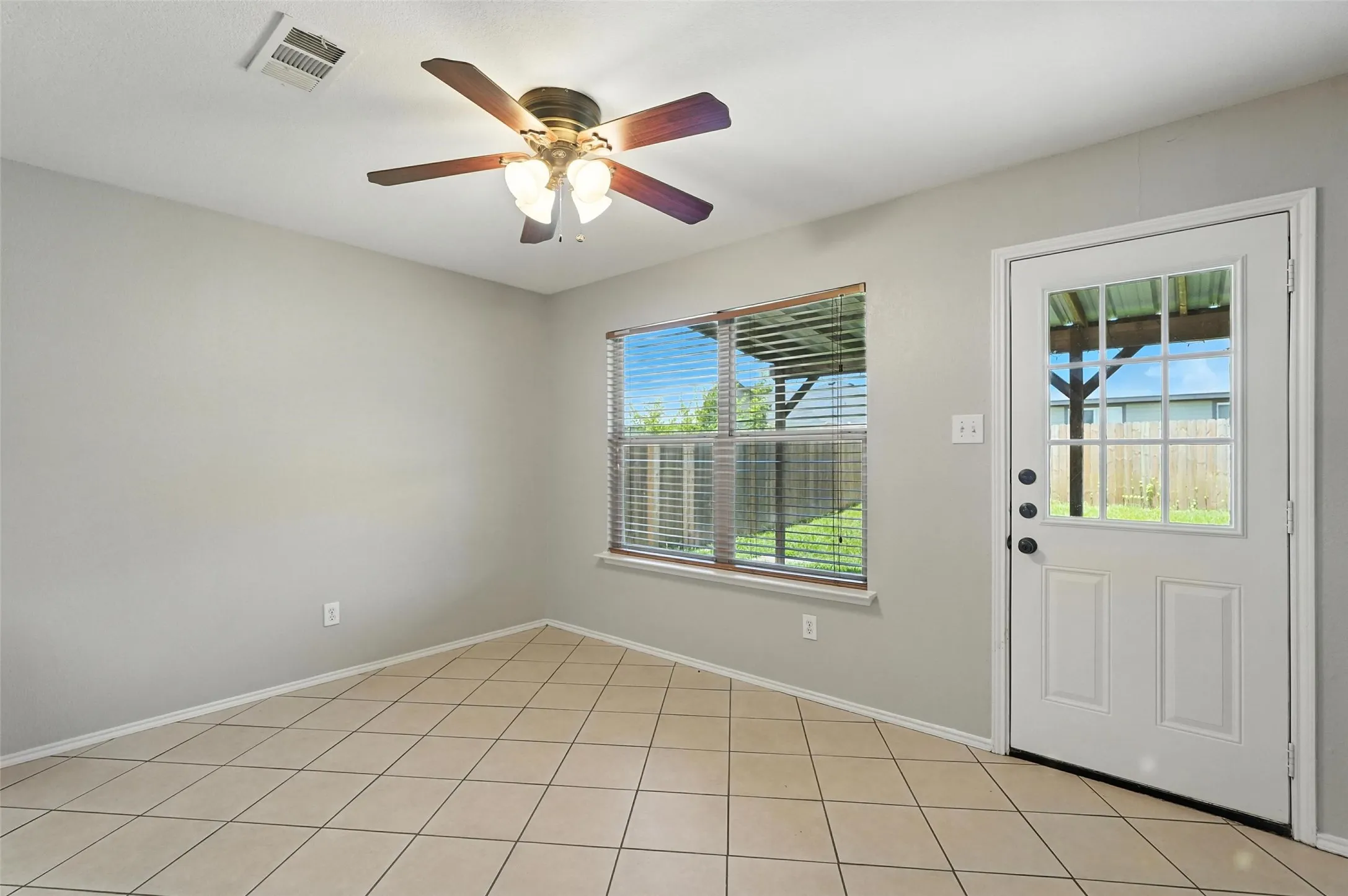 Single Family Residence For Rent in Rockwall County , 1516 Marti Drive, Royse City, Texas 75189, 3 Bedroom, 2 Bathroom, 2 Garage spaces, 1,648 Sqft, built in 2002, mls#21396799, Real Estate Agent in Royse City, Homes For Rent in Rockwall county, Homes For Rent in Royse City, Realtor in Royse City Texas, Real Estate Brokerage Independent Realty Texas, Luminita Cordes Realtor