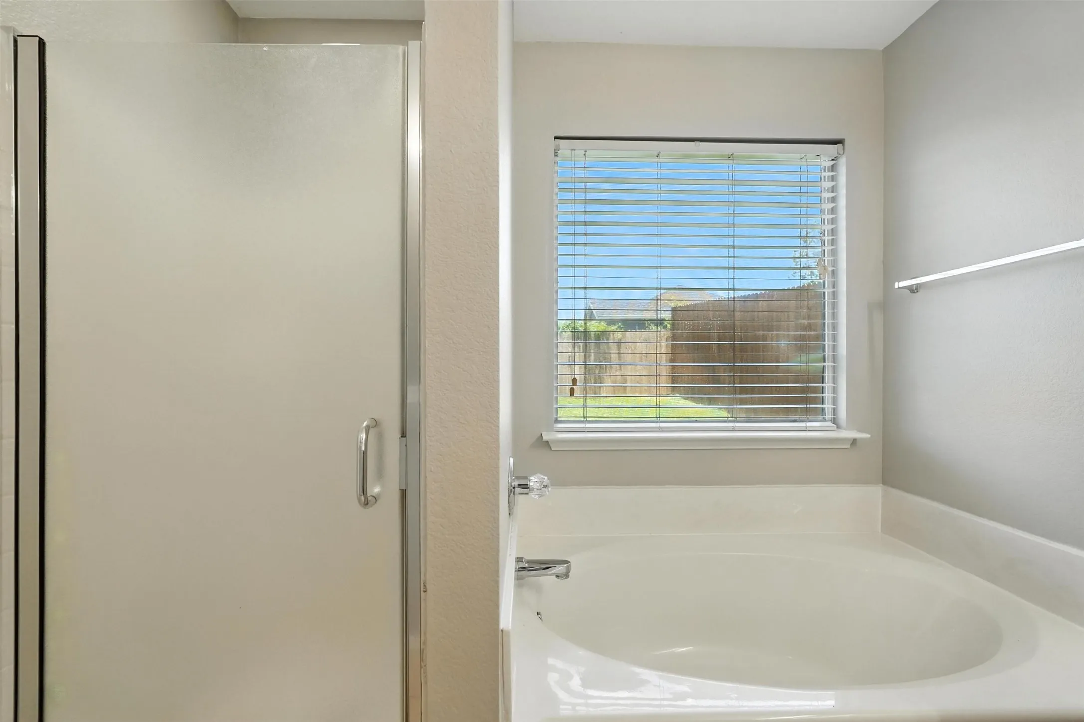 Single Family Residence For Rent in Rockwall County , 1516 Marti Drive, Royse City, Texas 75189, 3 Bedroom, 2 Bathroom, 2 Garage spaces, 1,648 Sqft, built in 2002, mls#21396799, Real Estate Agent in Royse City, Homes For Rent in Rockwall county, Homes For Rent in Royse City, Realtor in Royse City Texas, Real Estate Brokerage Independent Realty Texas, Luminita Cordes Realtor