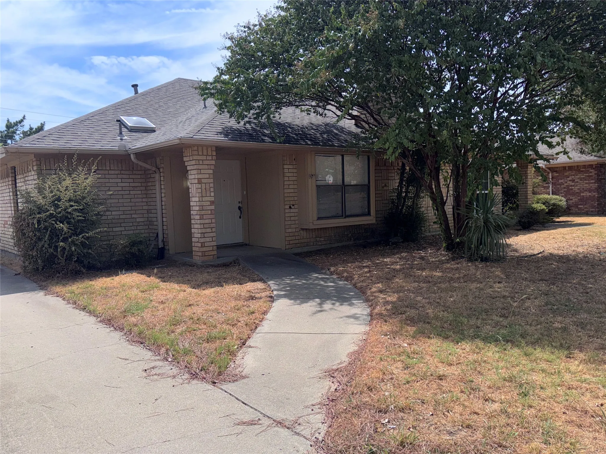 Single Family Residence For Rent in Dallas County , 3648 Country Club Drive W, Irving, Texas 75038, 3 Bedroom, 2 Bathroom, Garage spaces, 2,648 Sqft, built in 1981, mls#21396797, Real Estate Agent in Irving, Homes For Rent in Dallas county, Homes For Rent in Irving, Realtor in Irving Texas, Real Estate Brokerage Independent Realty Texas, Luminita Cordes Realtor